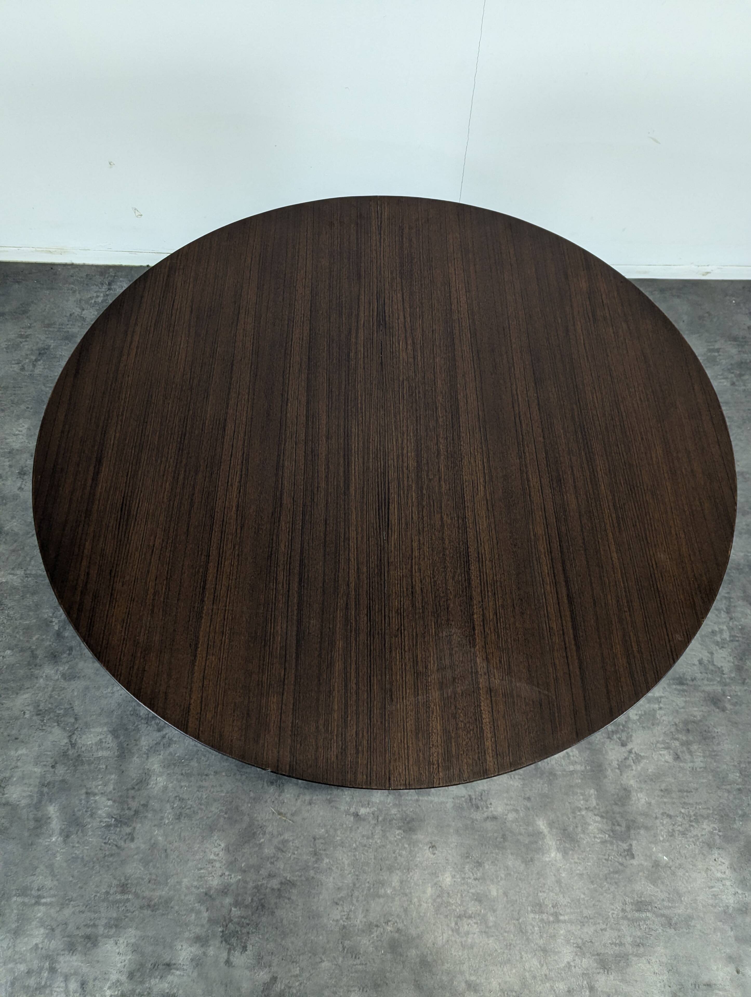 Scandinavian table with 2 extensions