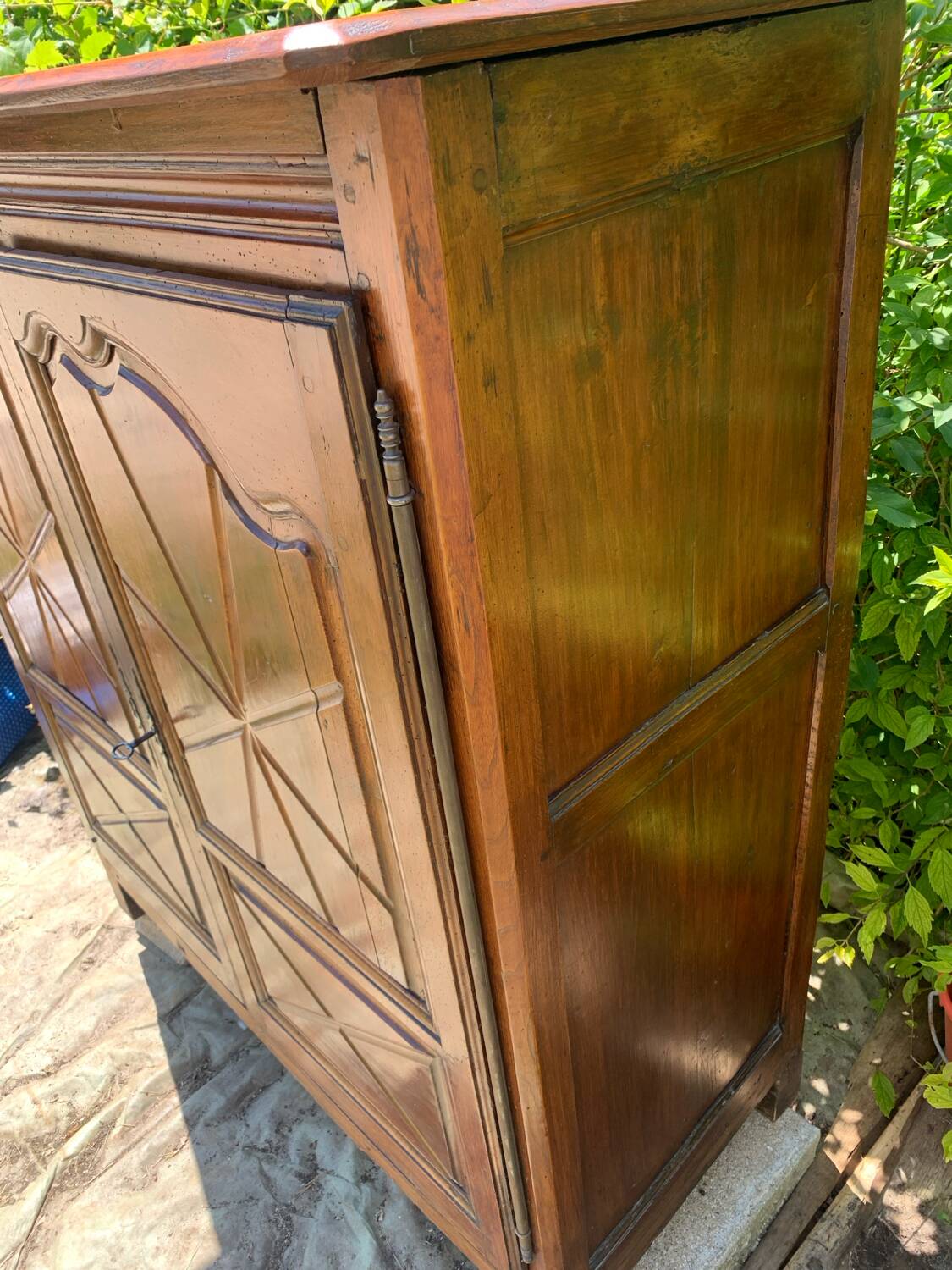 Armoire bassette de style louis XIII epoque 18 eme