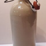 Bouteille en grès ancienne avec système de fermeture