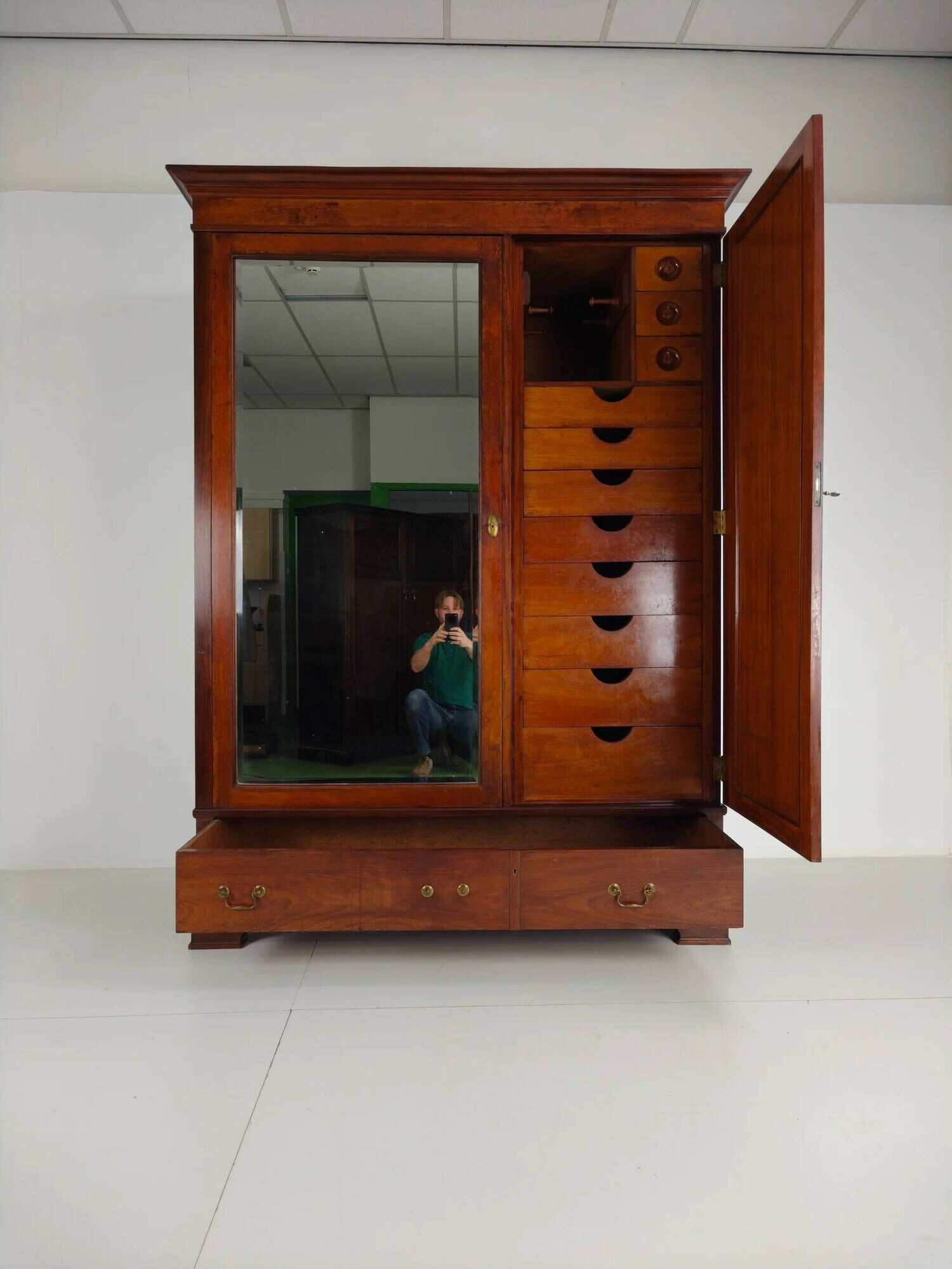 High-quality late 19th-century mahogany wardrobe by H. Pander & Zonen