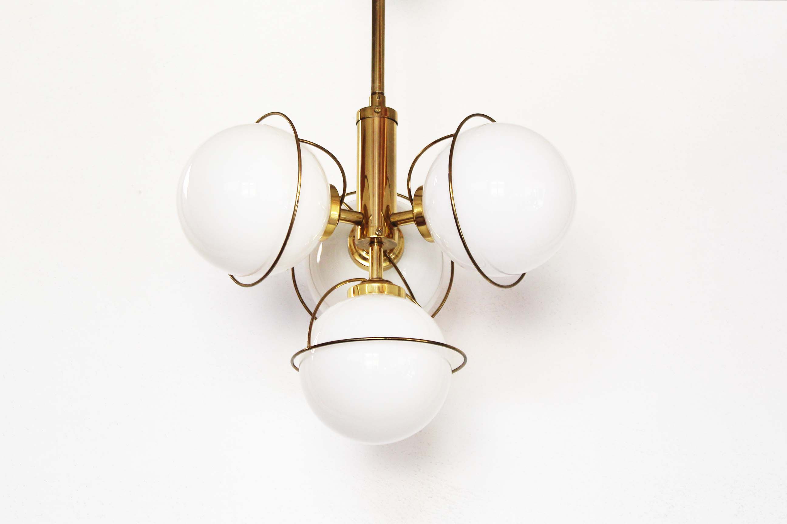Lustre en verre laiton & opalin by Leola