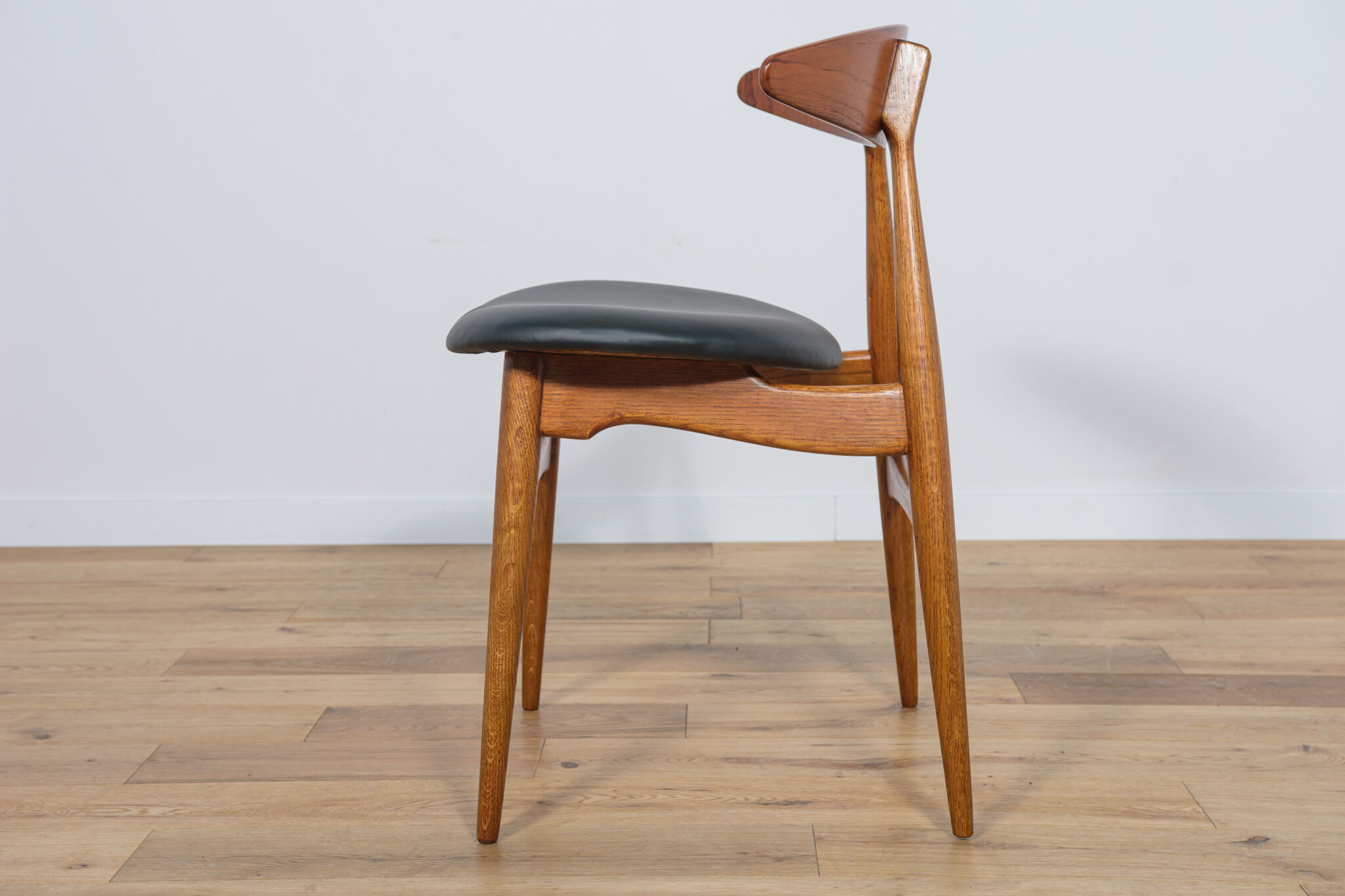 Mid century danish ch33 dining chairs by Hans J. Wegner for Carl Hansen & søn, set of 4