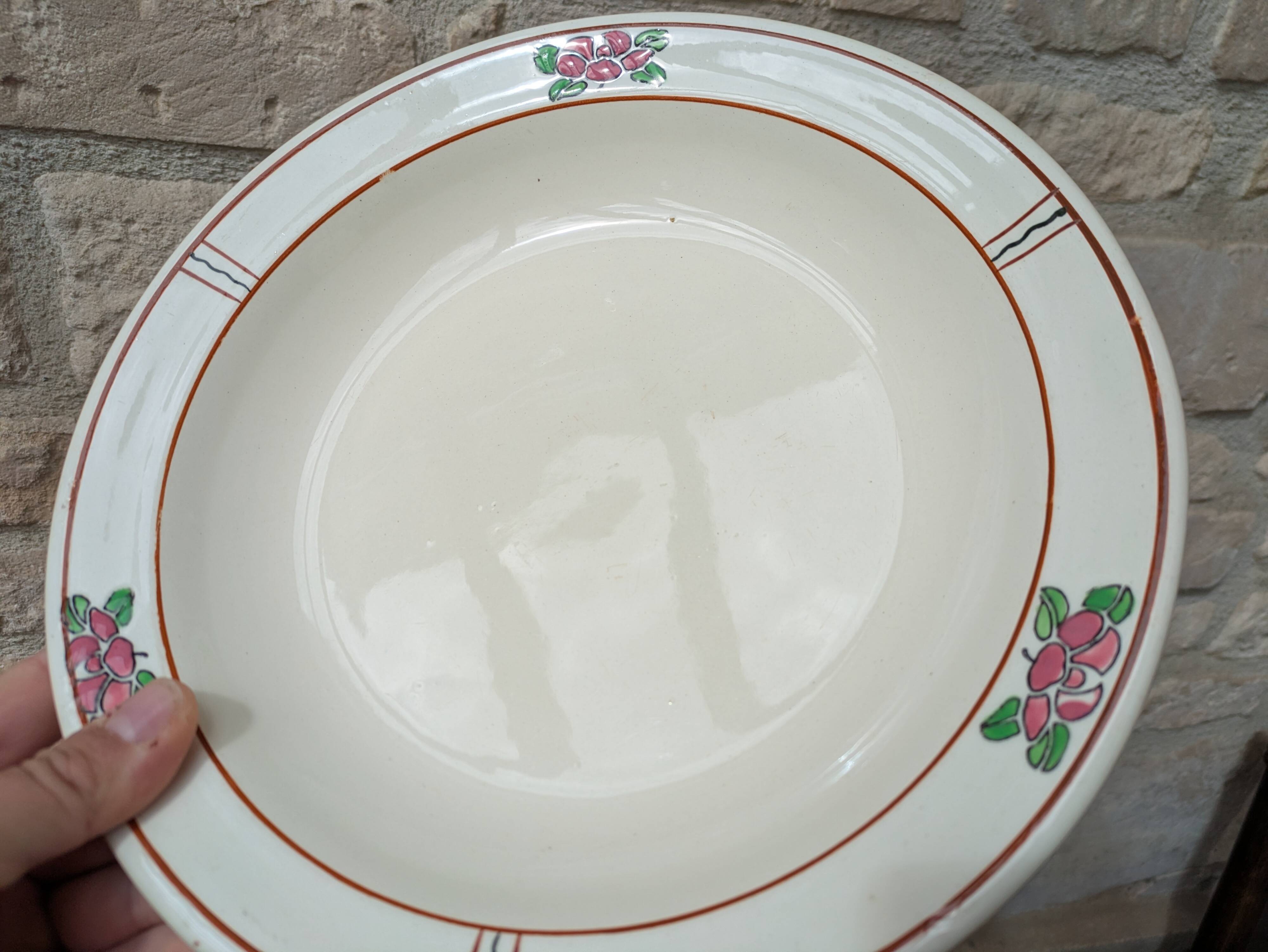 Round hollow serving dish in Salins earthenware model Nénuphar 28.5cm