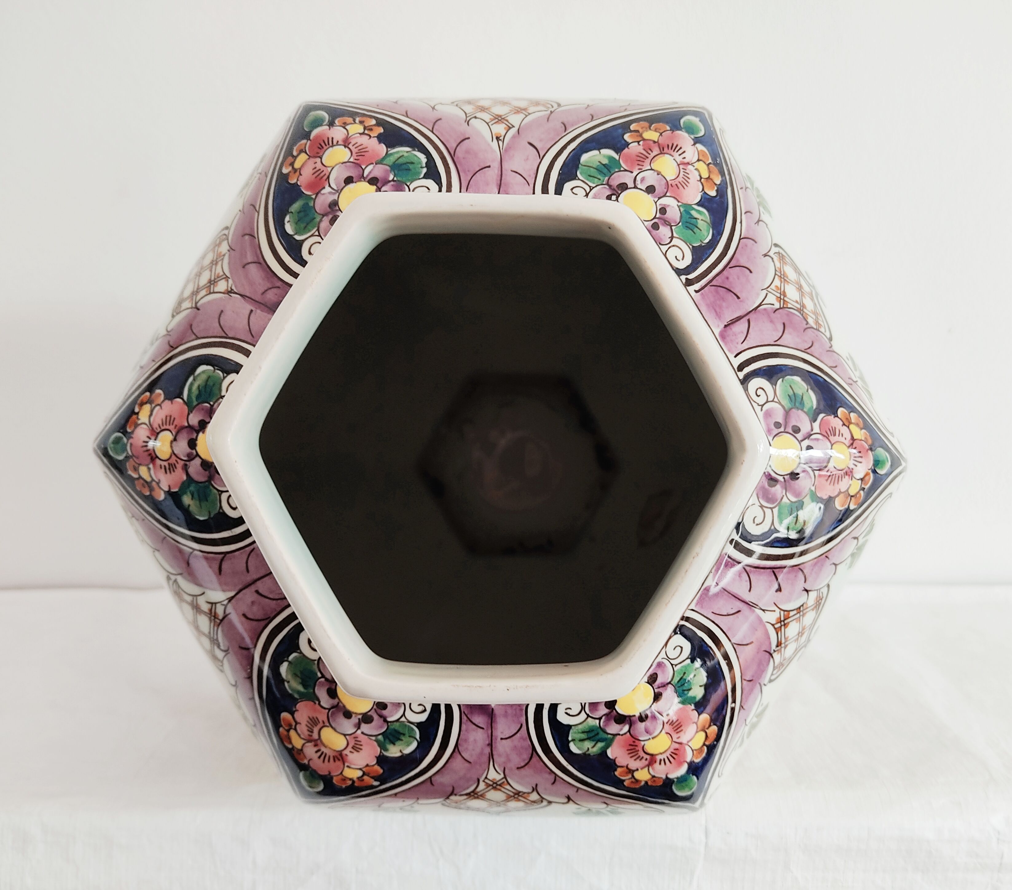 Delft potiche vase polychrome parakeets decoration