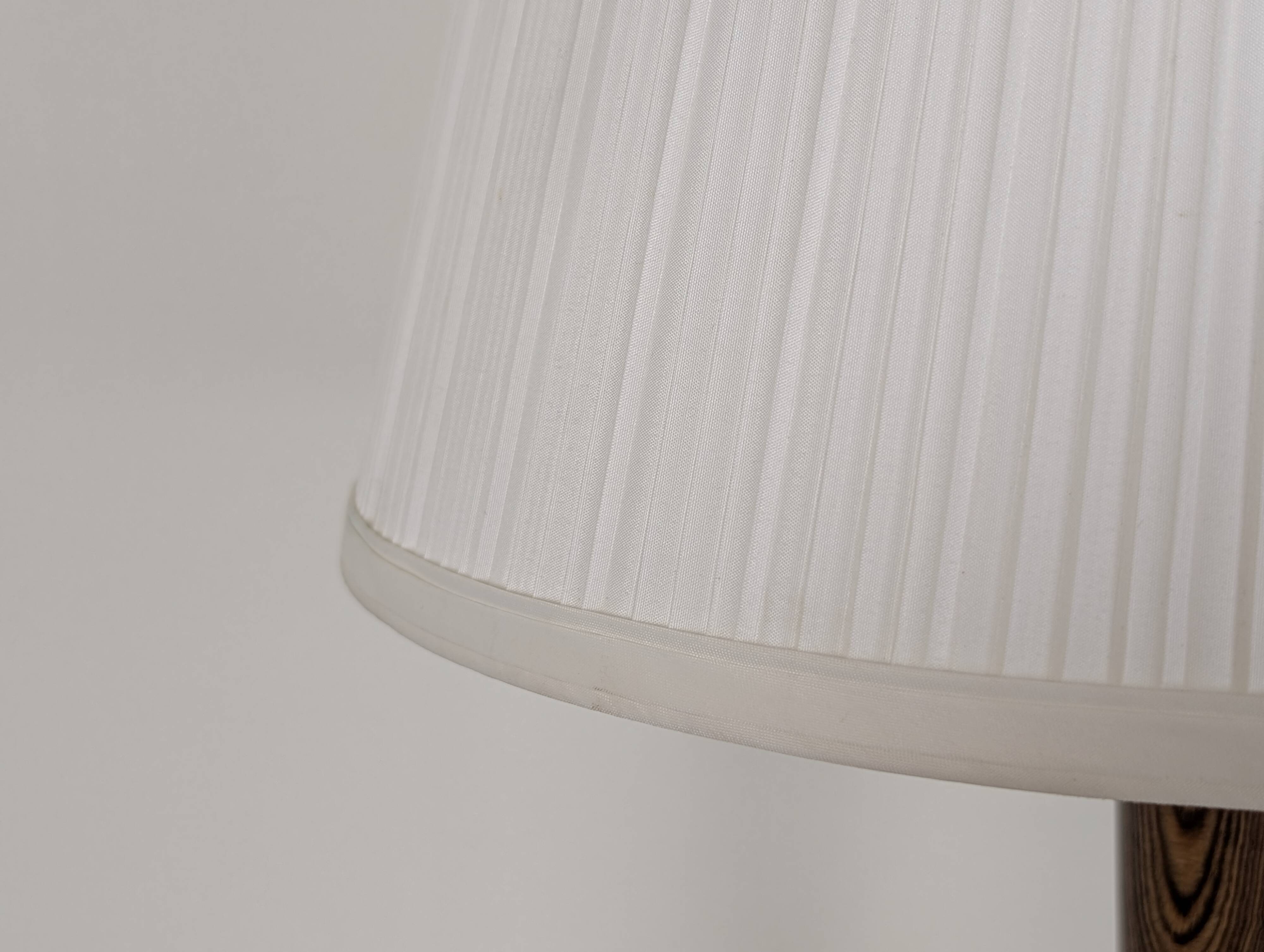 Lampe en bois tourné