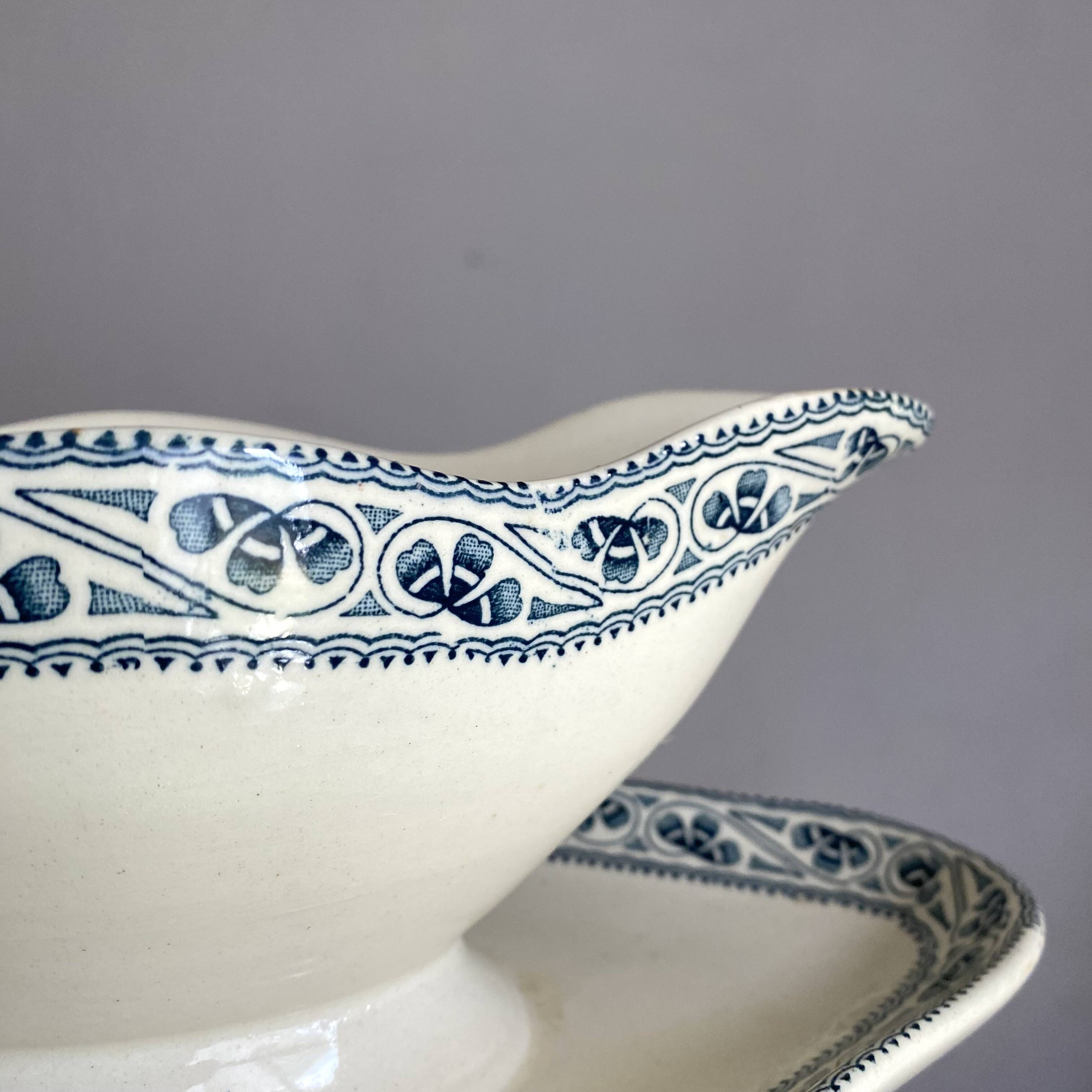 Choisy le roi "Champigny" iron clay sauceboats