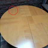 Postmodern round extendable dining table by Arnold Merckx for Arco, The Netherlands 1980s.