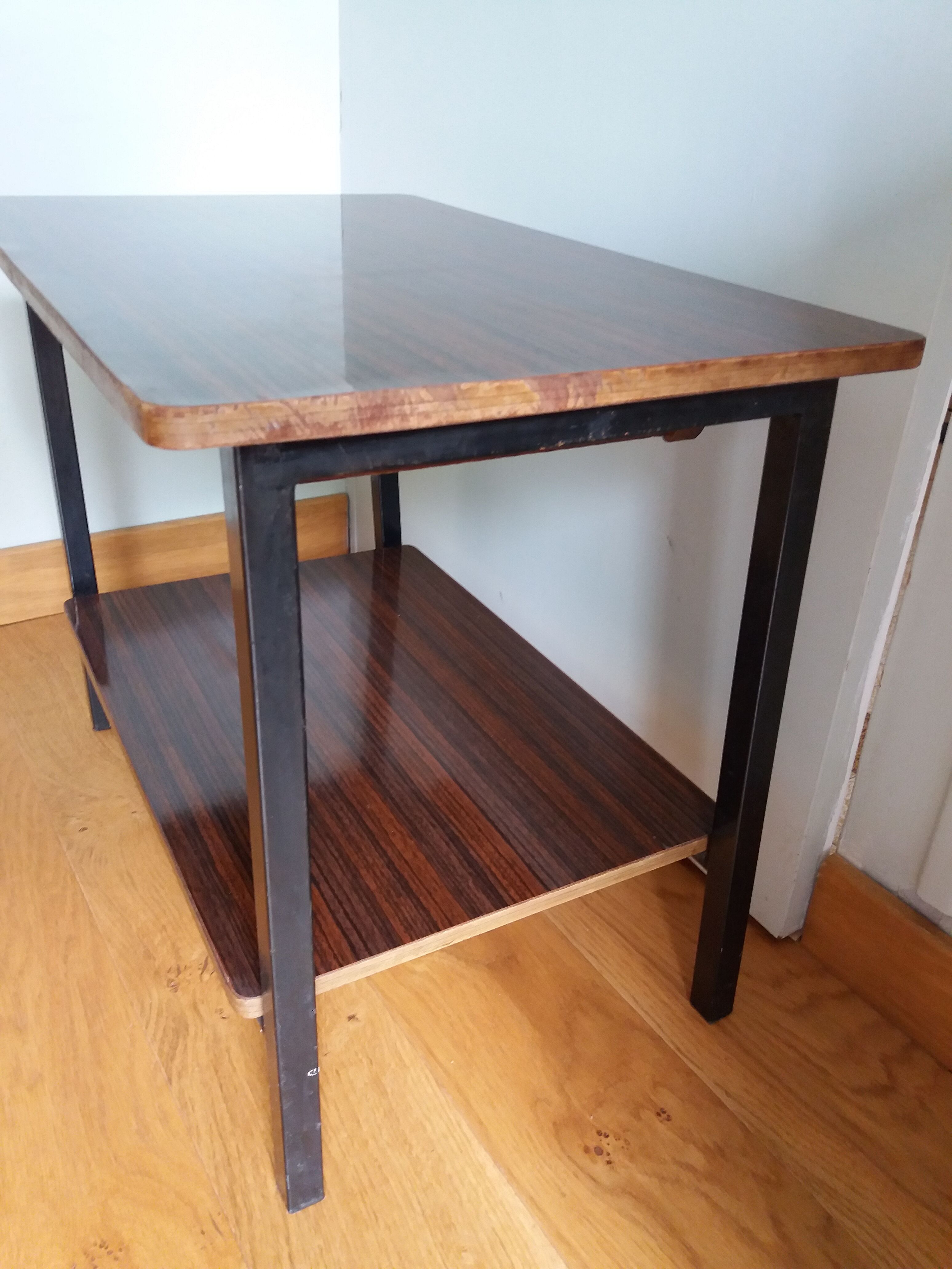 Table de chevet bout de canapé style moderniste formica et métal laqué noir