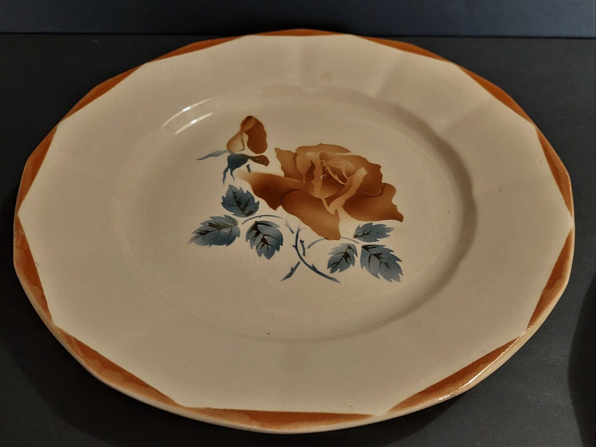 Paire d'assiettes Digoin Sarreguemines début XXème