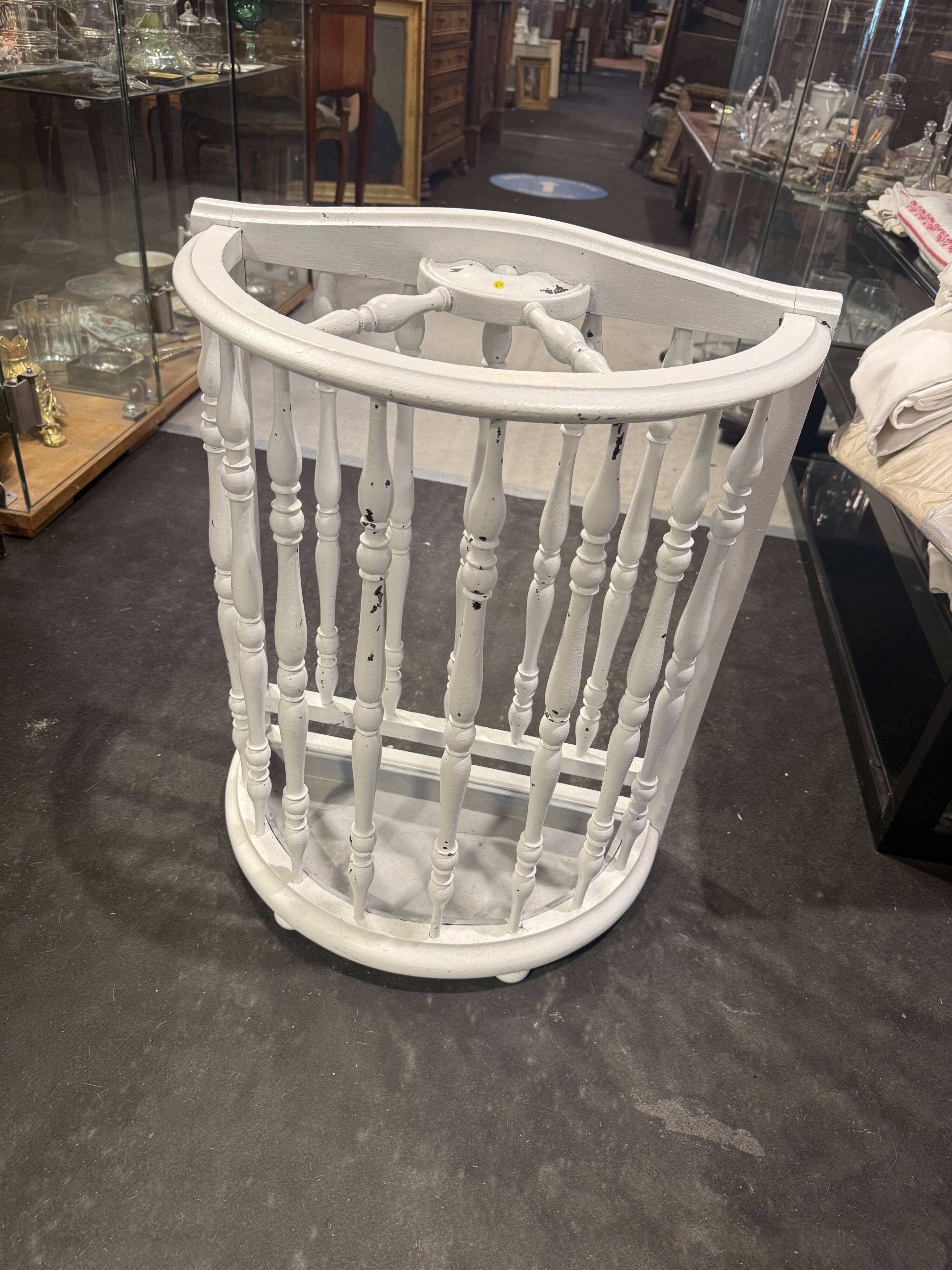 Umbrella stand / Half-moon fishing rod holder with baluster columns