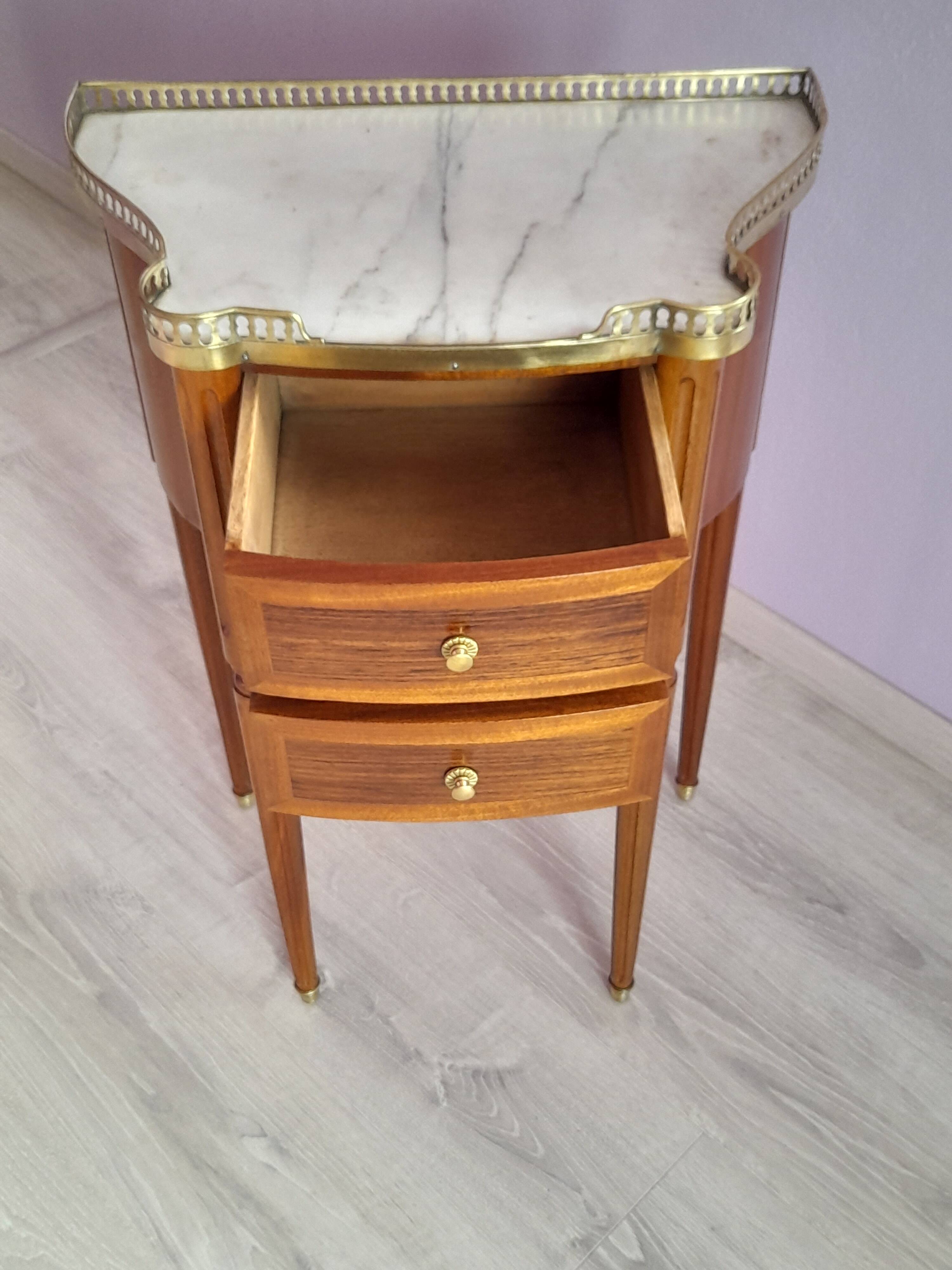 Meuble d'appoint Louis XVI -  19 ème siècle