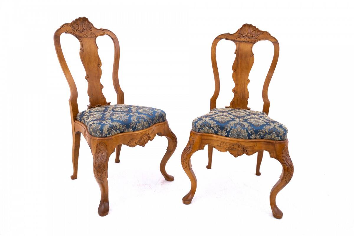 A pair of antique chairs from the late 19th century, France. After renovation.