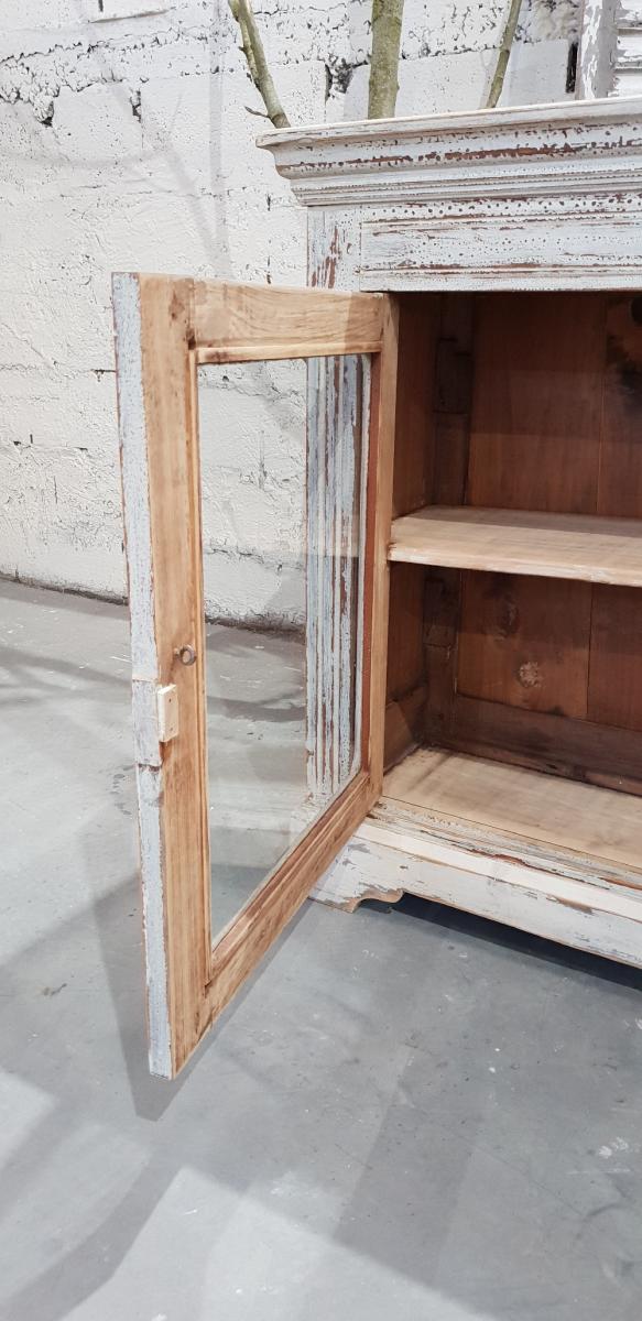 Buffe- vintage showcase