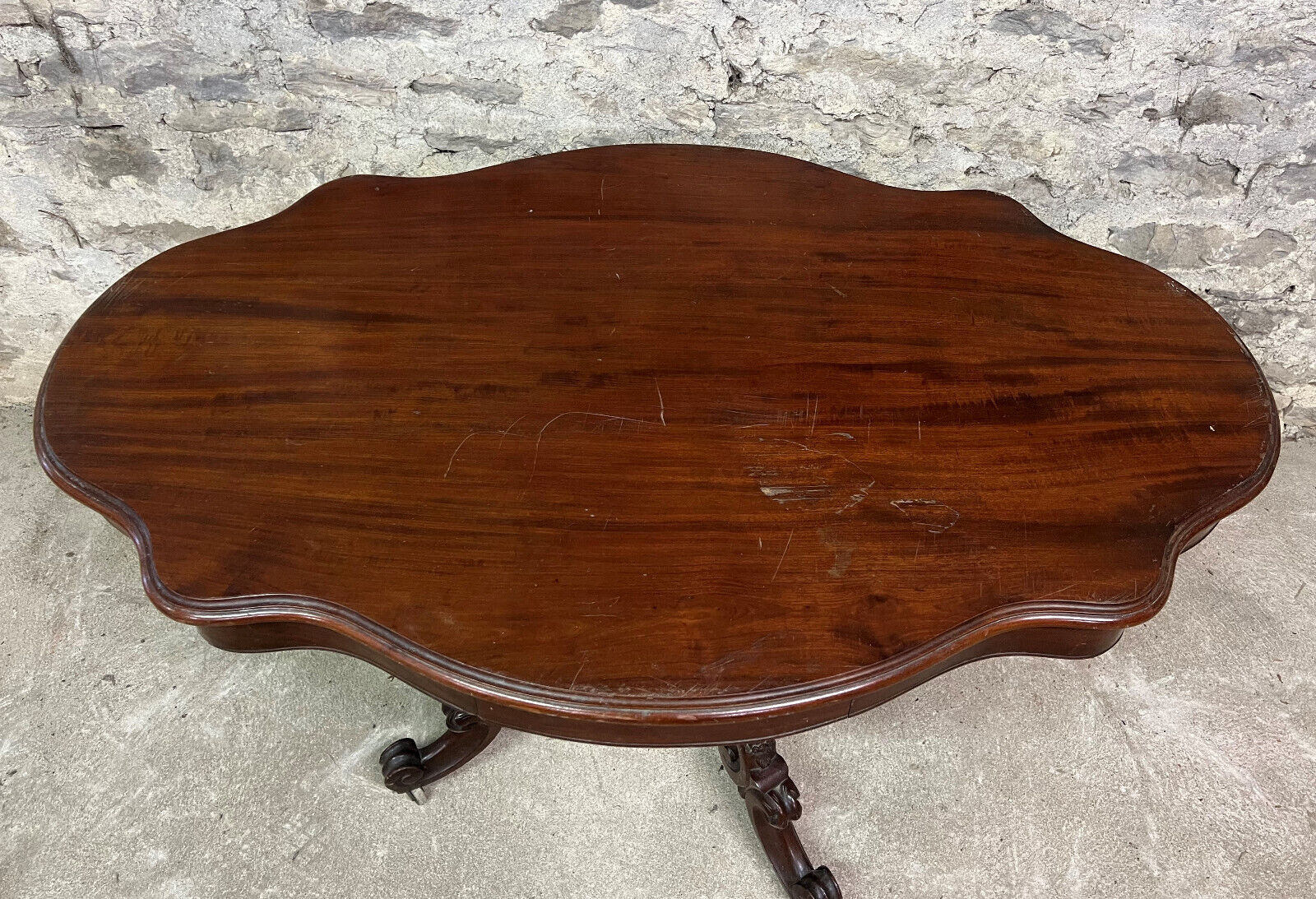 Napoleon III era pedestal table in mahogany around 1850