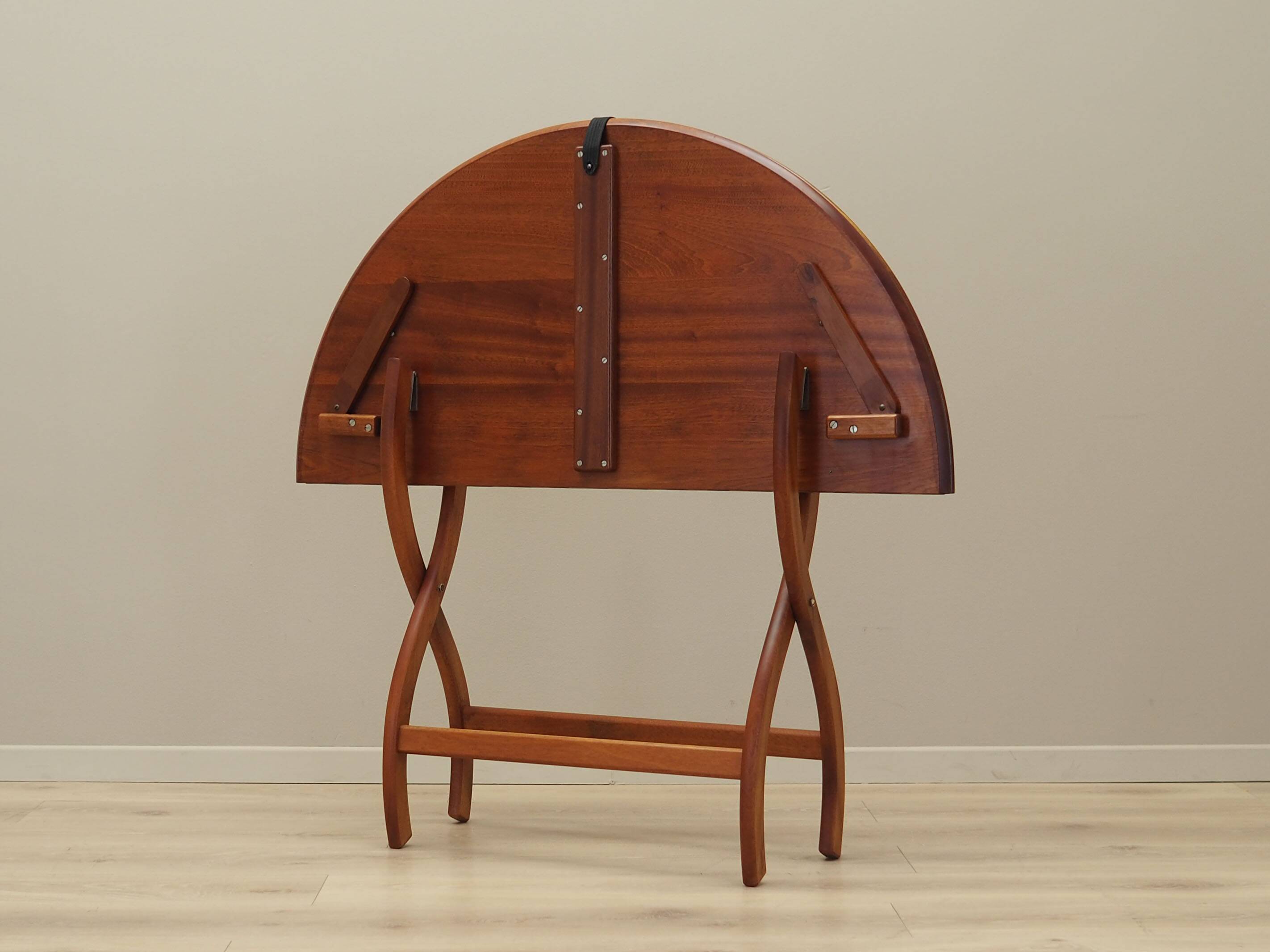 Table basse ronde en acajou, design danois, années 1970, production : Danemark
