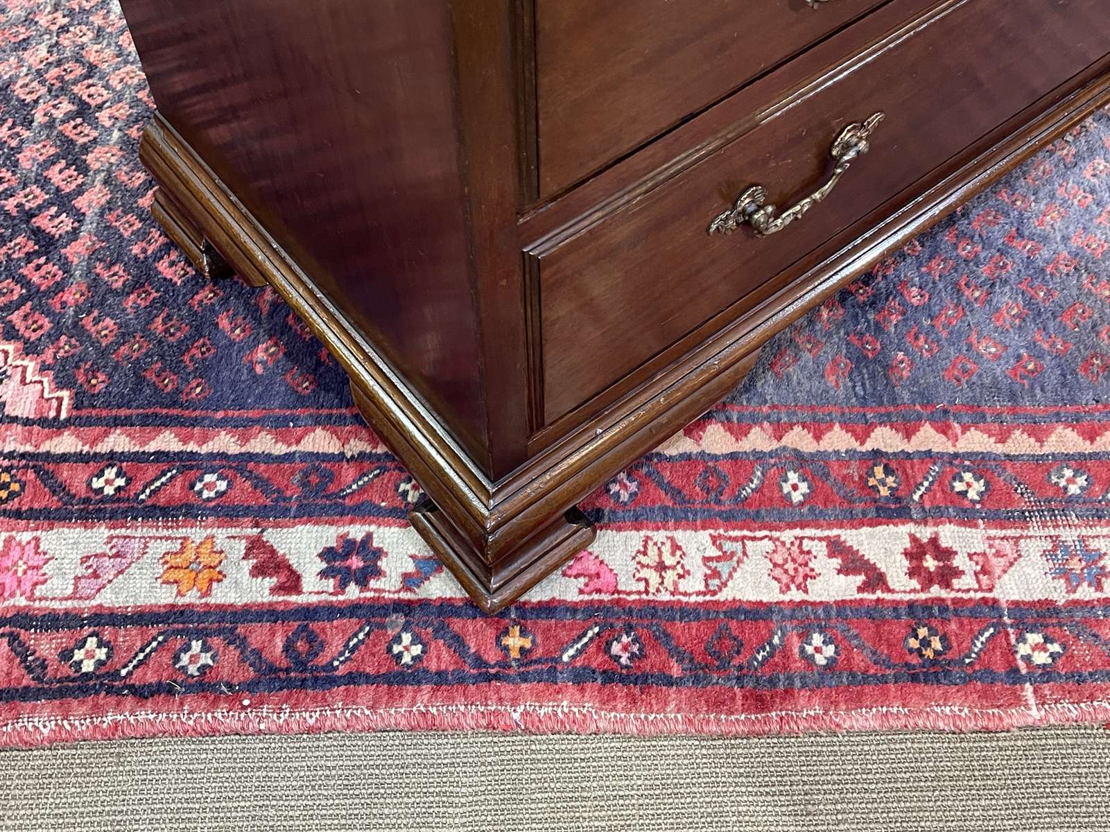 Early 20th century English mahogany chest of drawers