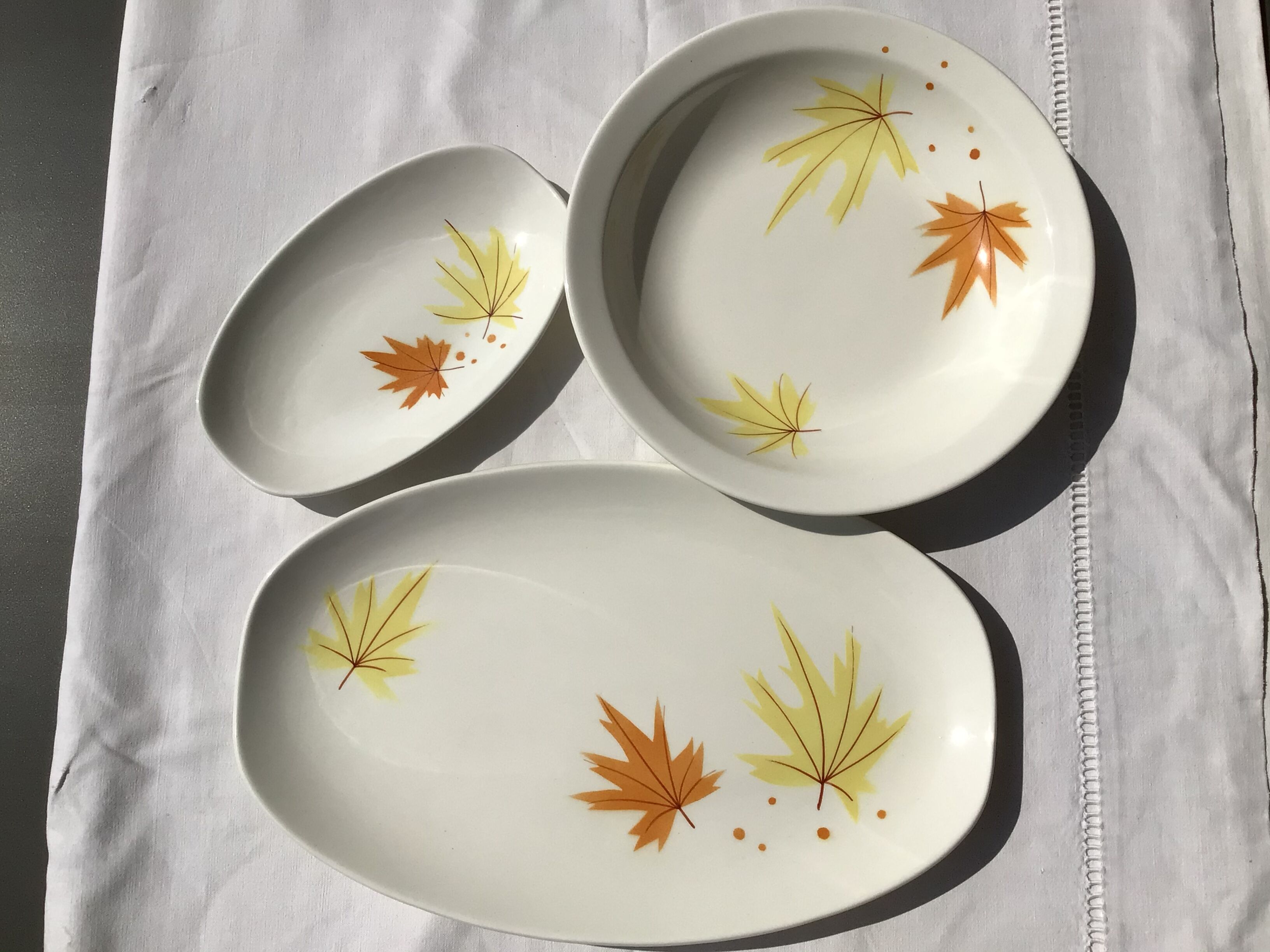 Set 3-course Longchamp cream leaves