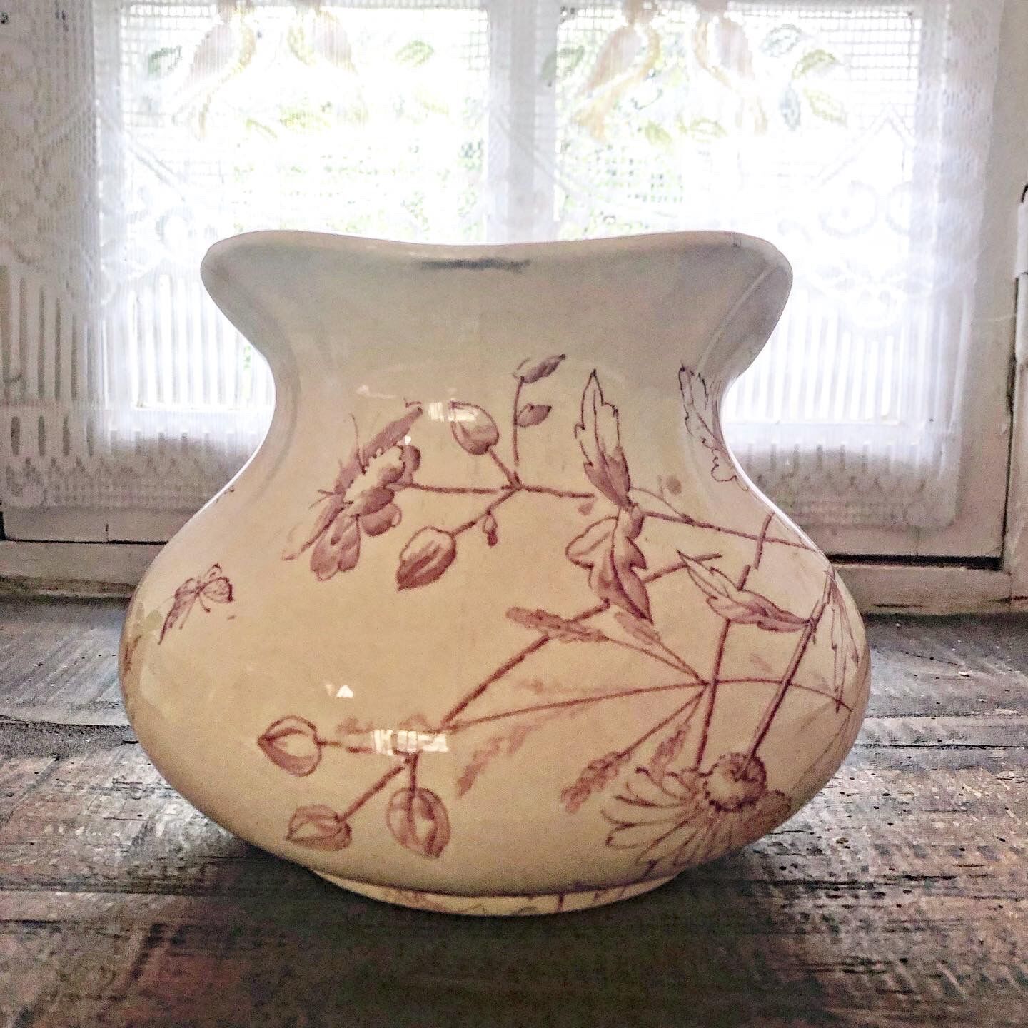 Pink iron earth toilet pitcher