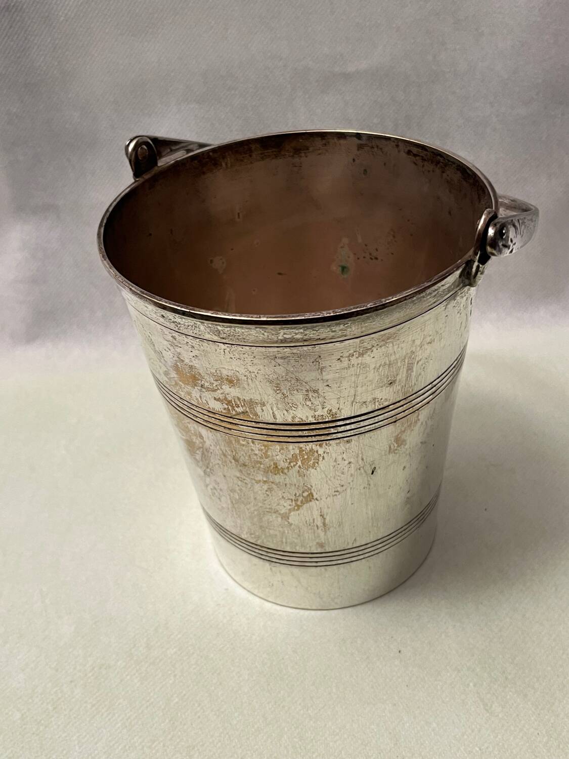 Silver-plated metal ice bucket