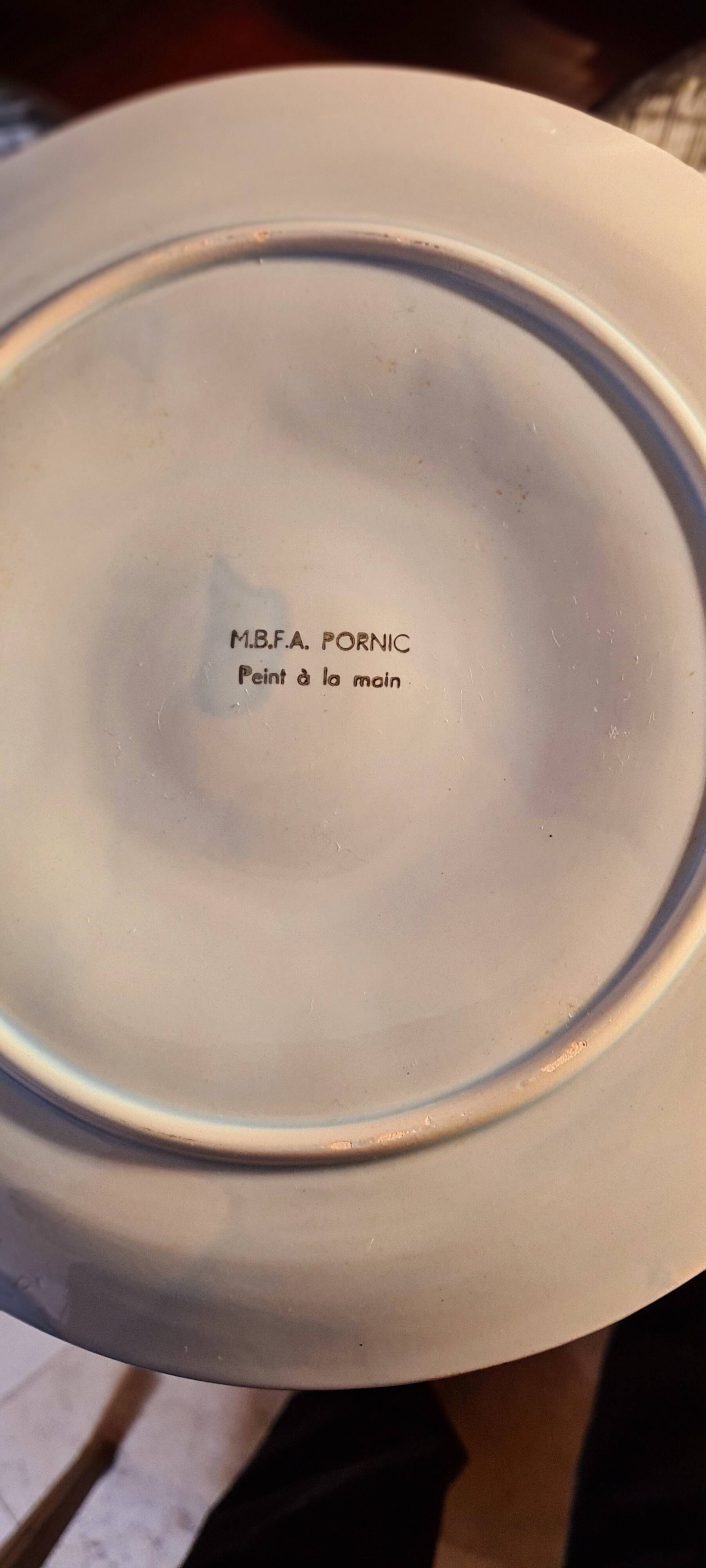 Set of six Pornic oyster plates