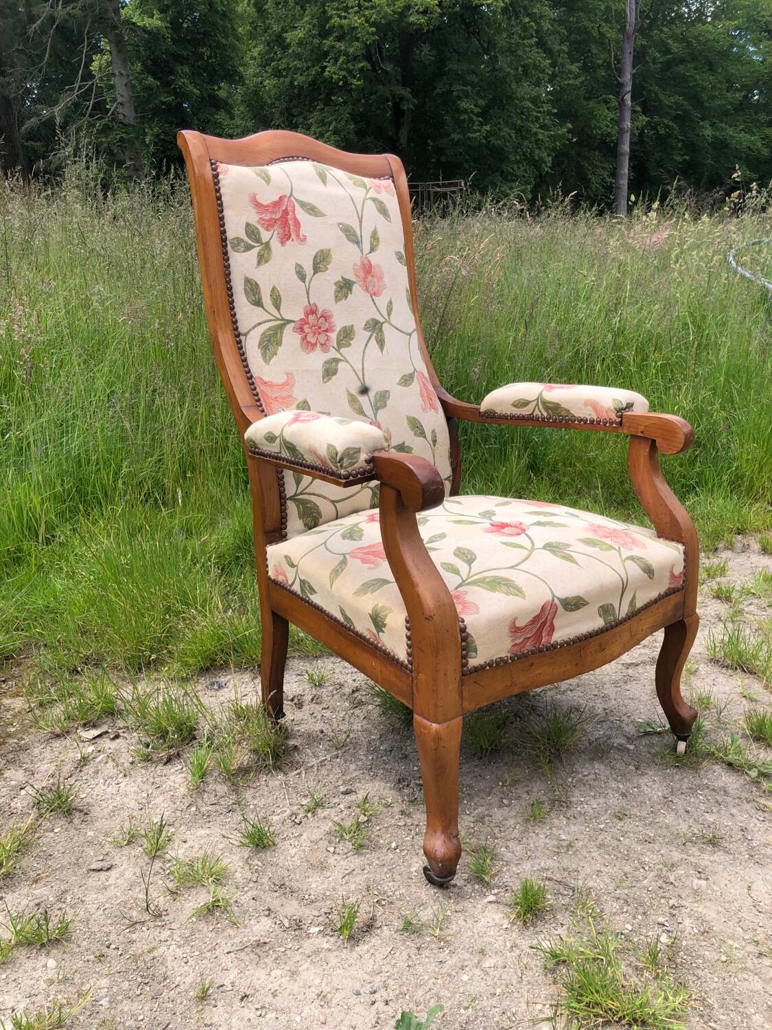 Voltaire armchair in cherry wood