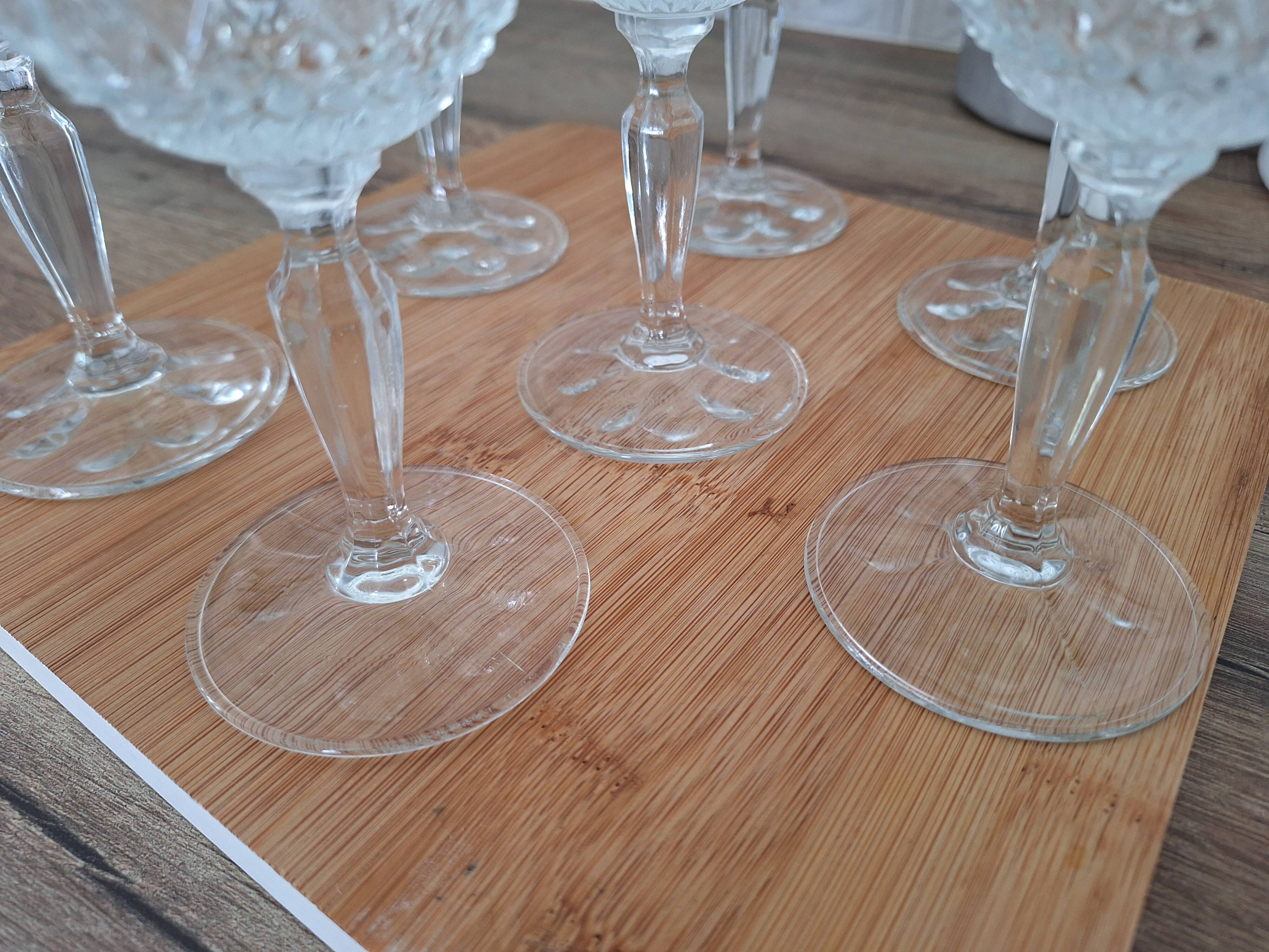 Verres à vin vintage en verre ciselé