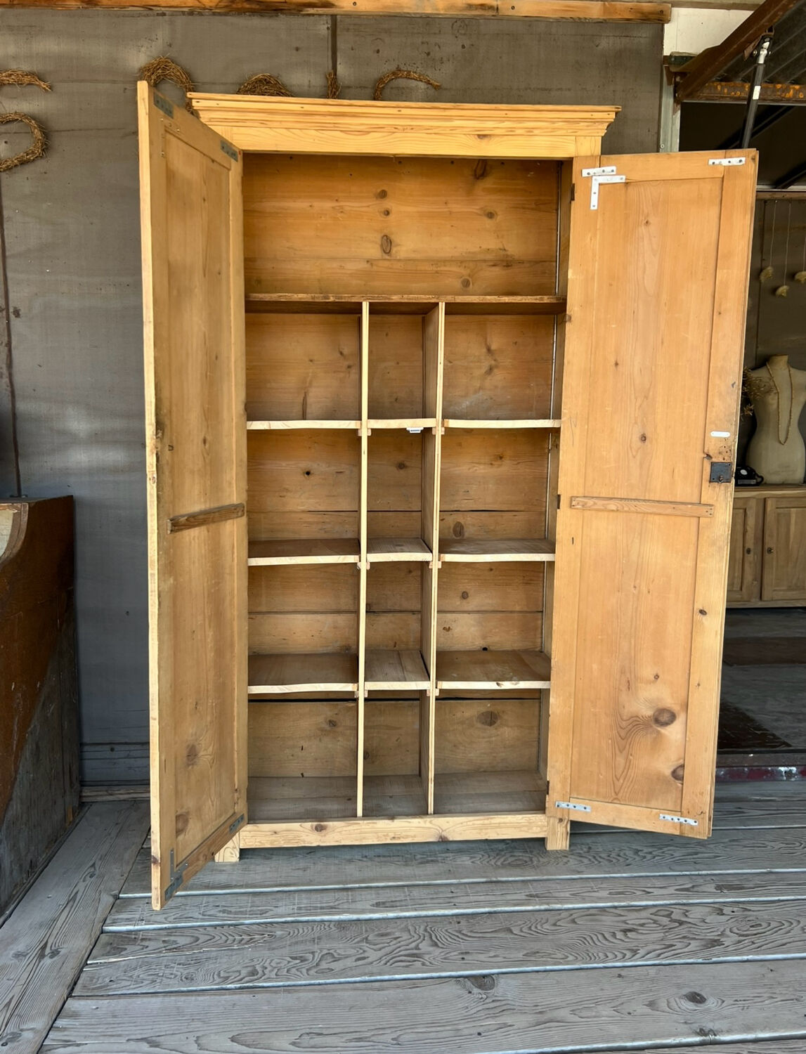 Armoire parisienne bois brut