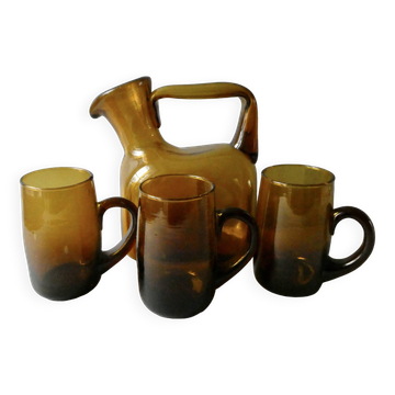 1 pichet en verre soufflé et ses gobelets, années 60-70
