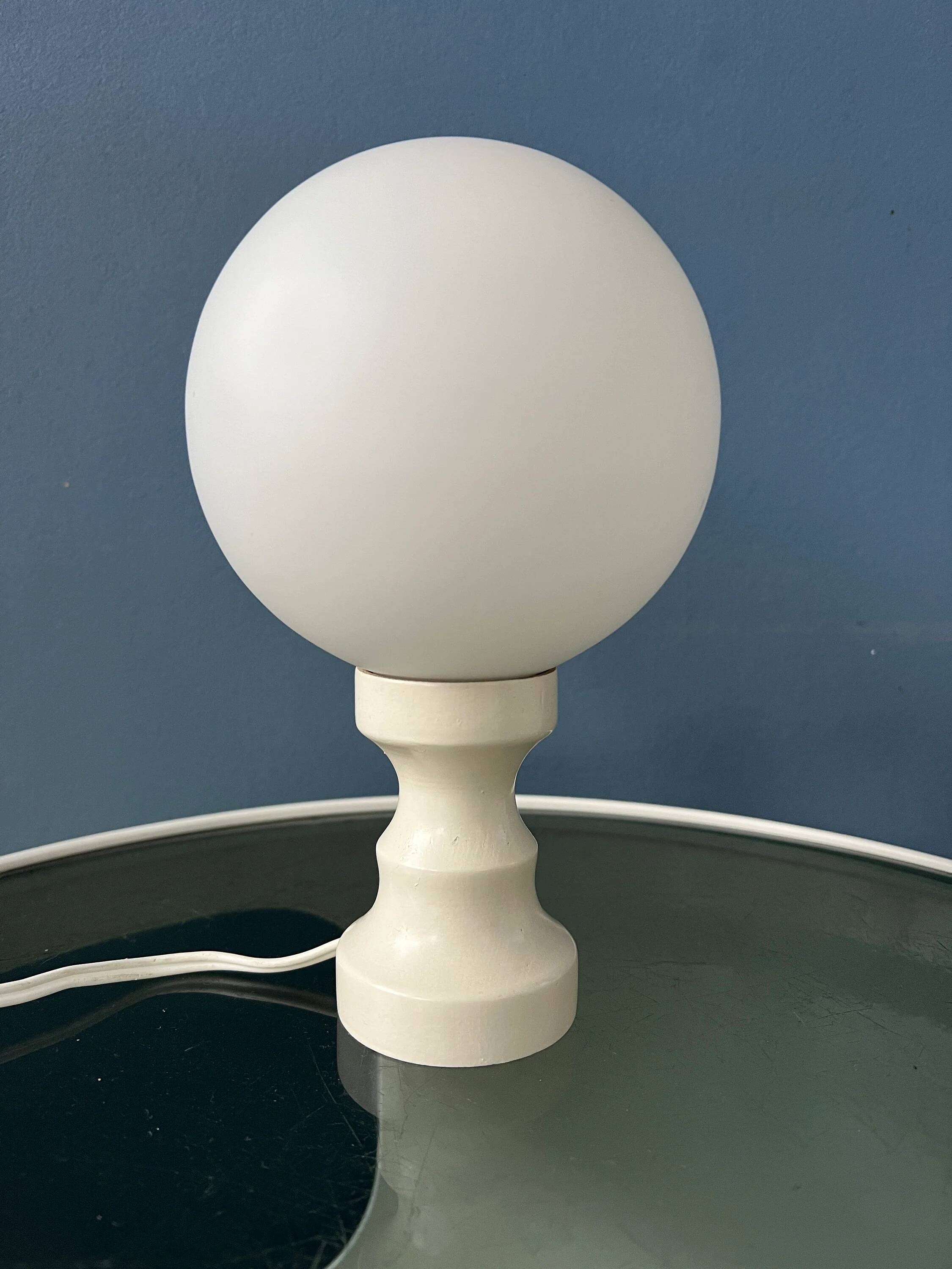 Lampe de table Space Age blanche en verre opalin