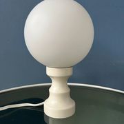 Lampe de table Space Age blanche en verre opalin