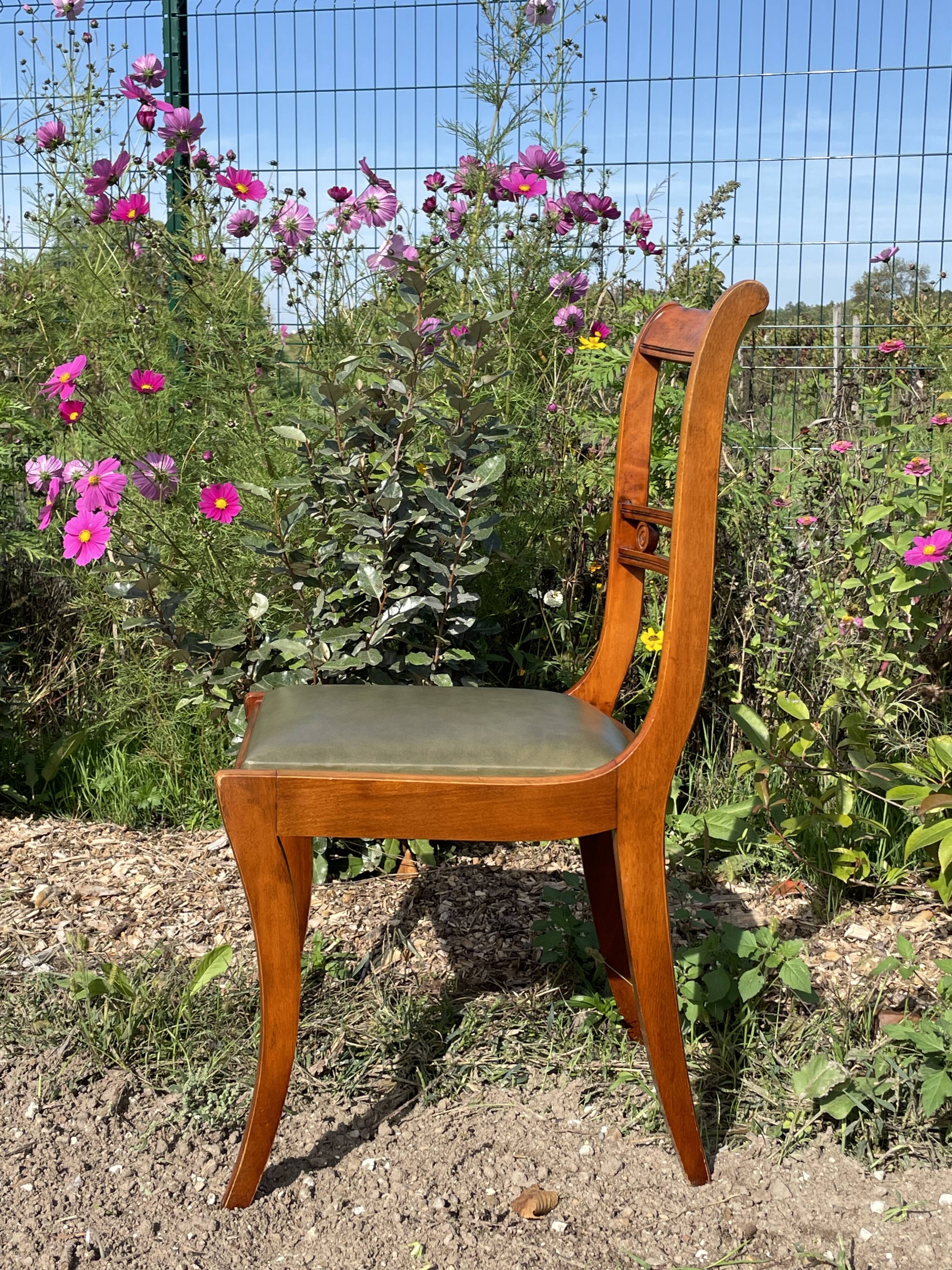 Chair cherry wood and green skaï