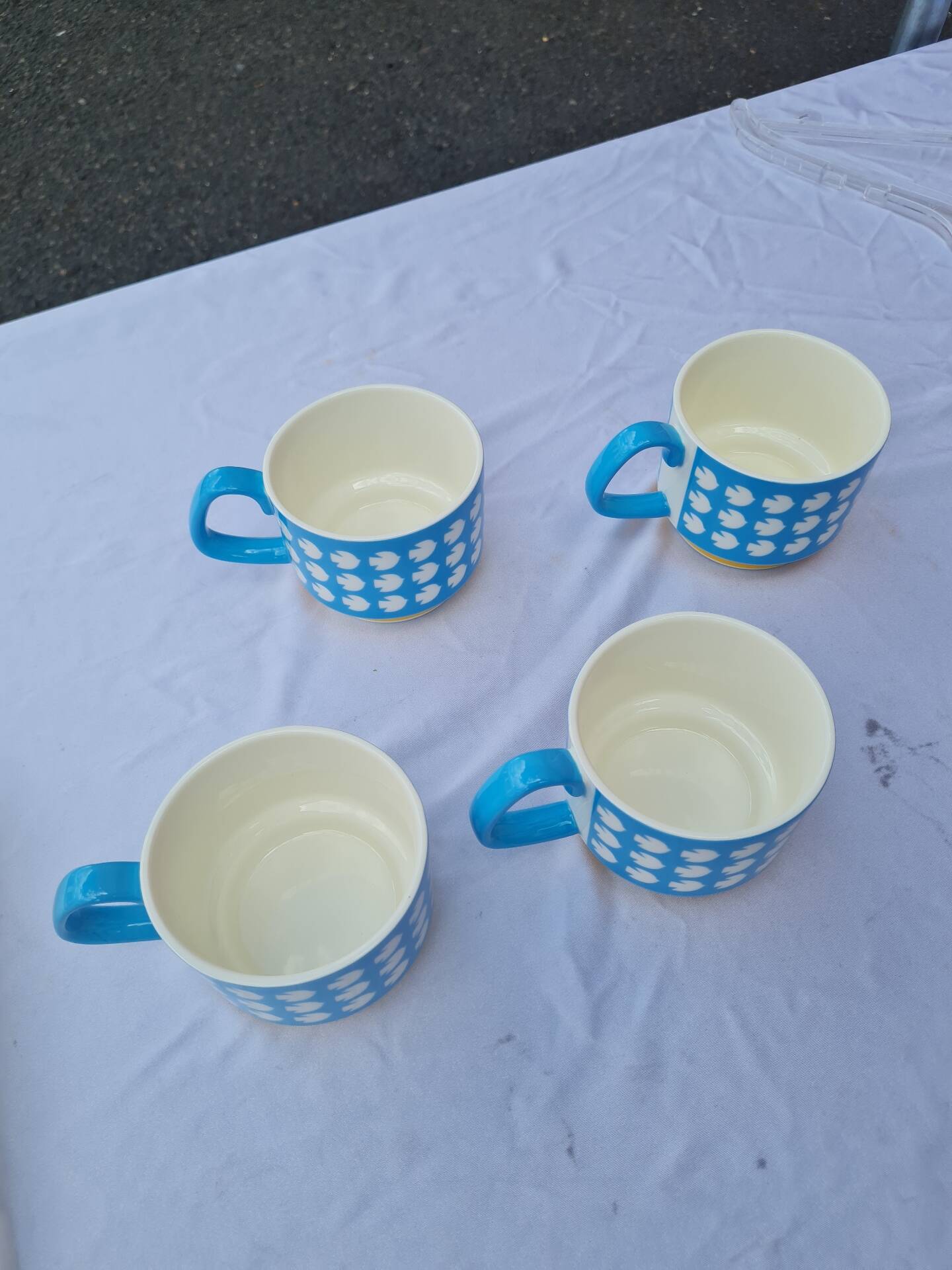 Set of 4 large ceramic mugs with a bird pattern - retro style