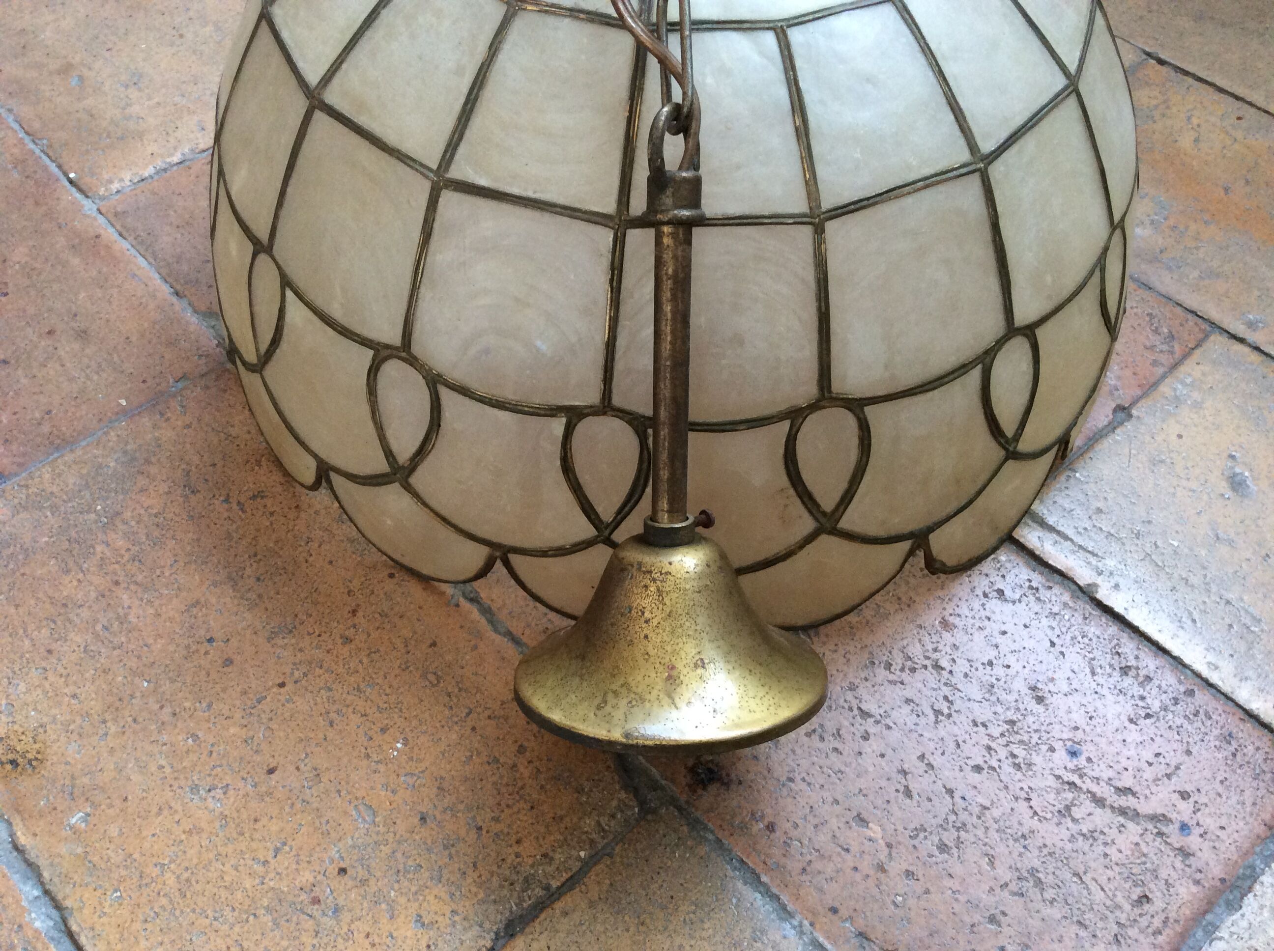 Vintage mother-of-pearl suspension