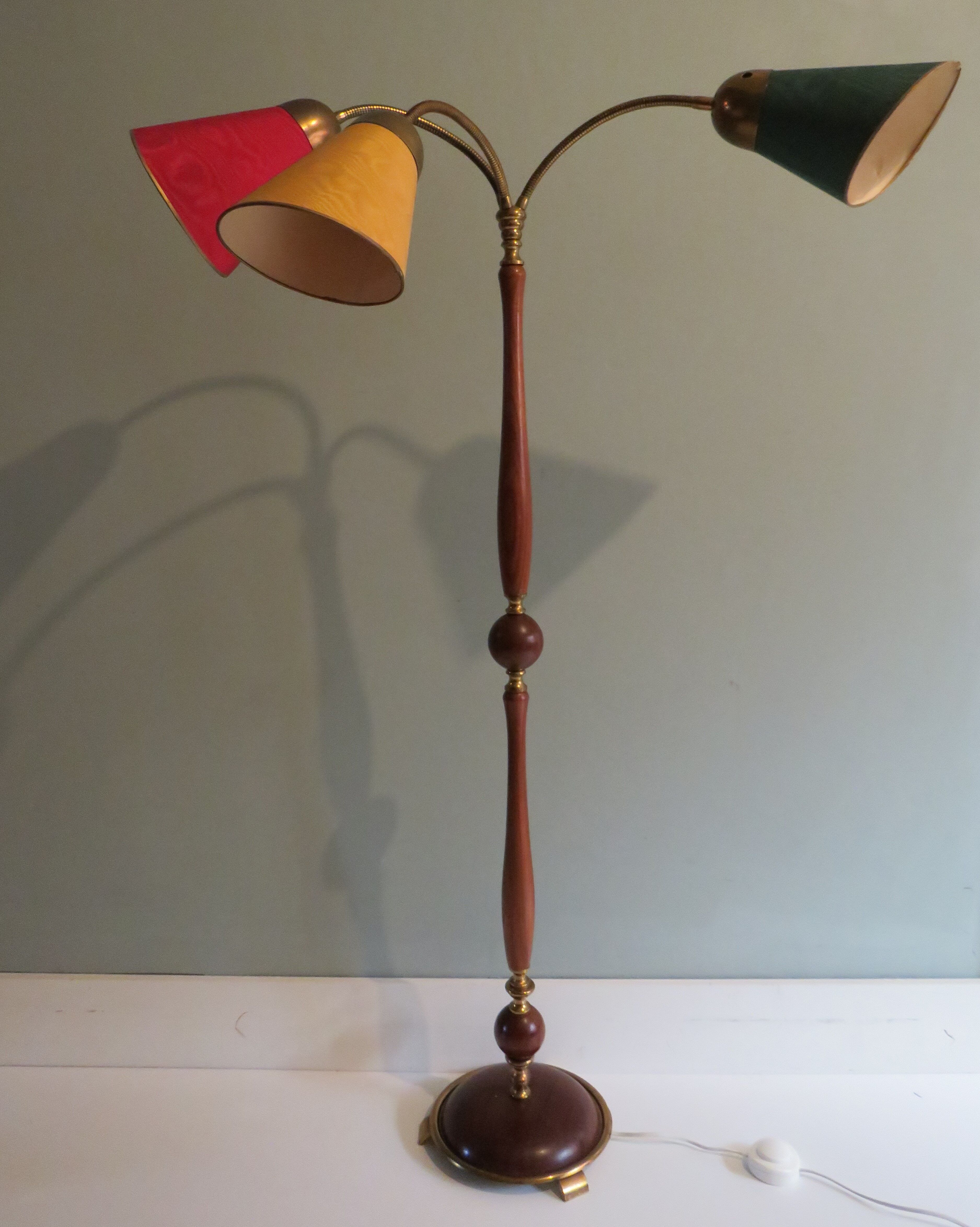 Lampadaire 1950 avec 3 abat-jours colorés