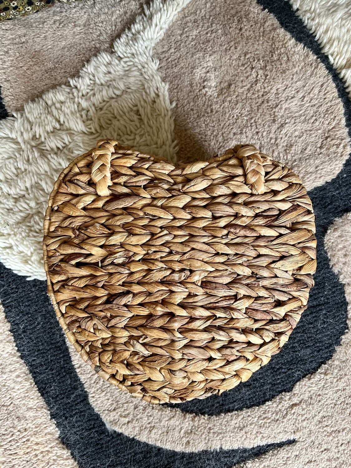 Banana leaf pan in the shape of a vintage heart