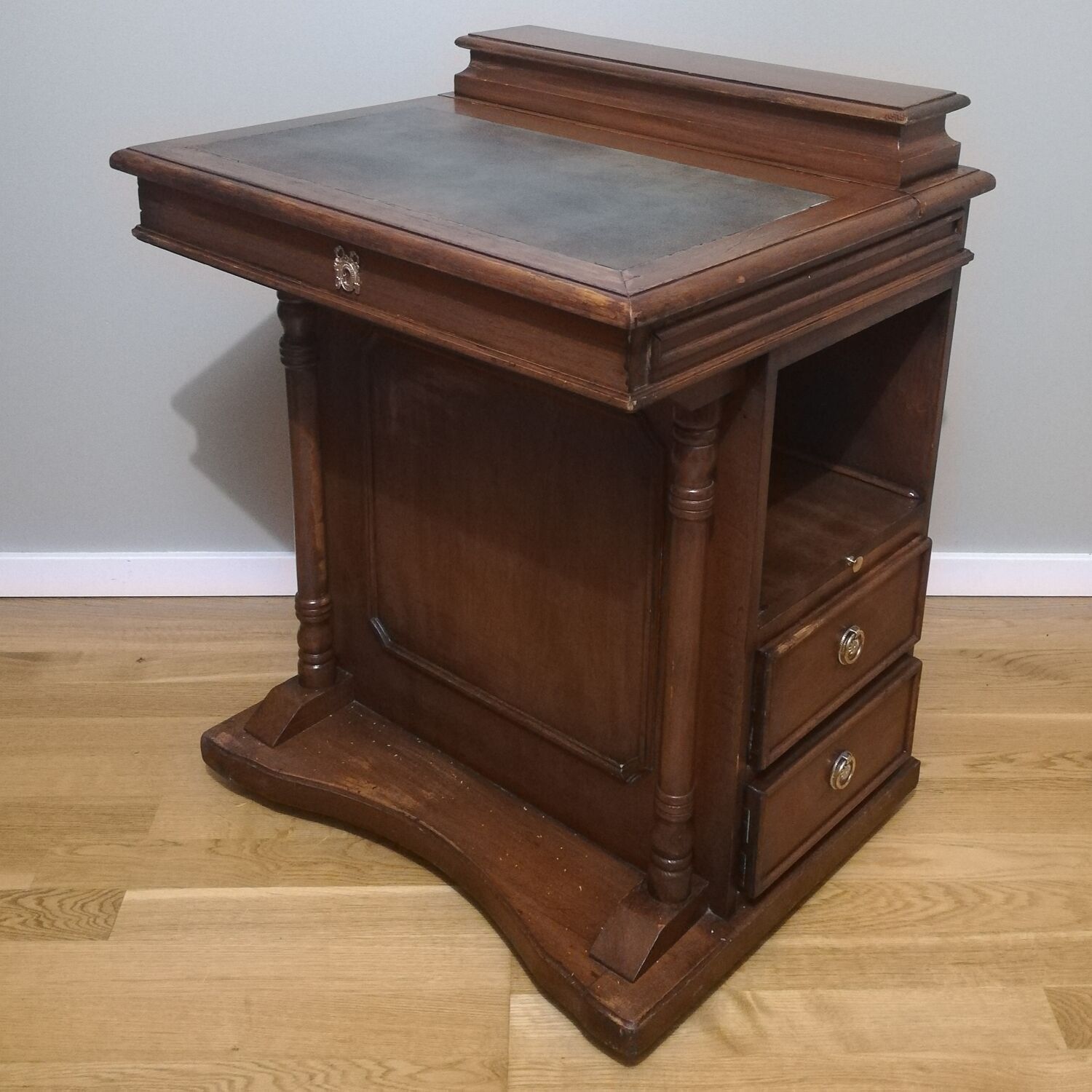 English secretary Davenport