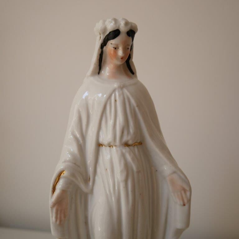 Statue de la Vierge Marie en porcelaine