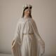 Statue de la Vierge Marie en porcelaine