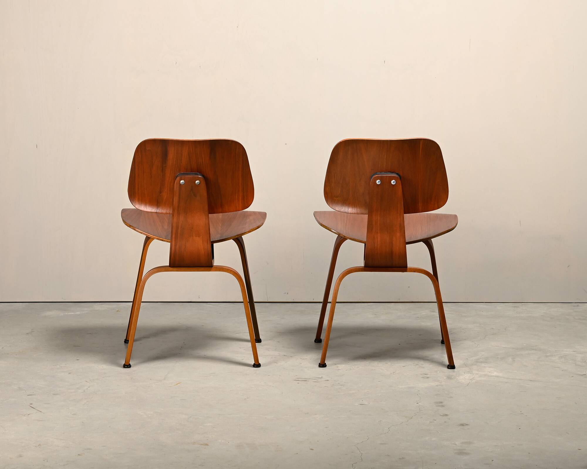 Chaise en contreplaqué de noyer DCW restaurée de Charles & Ray Eames, Herman Miller