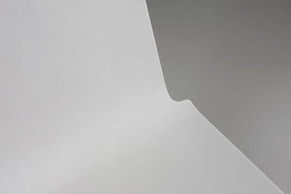 Chaise blanche élégante du 21e siècle, Belgique