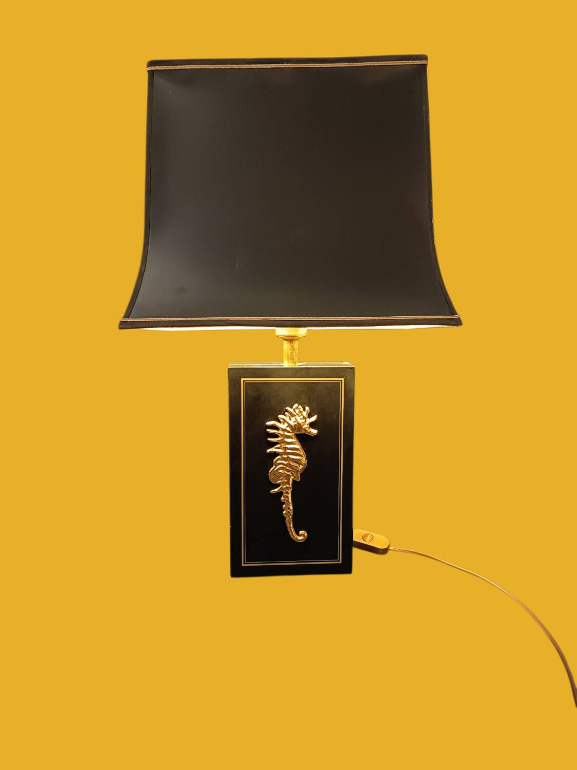 Seahorse lamp