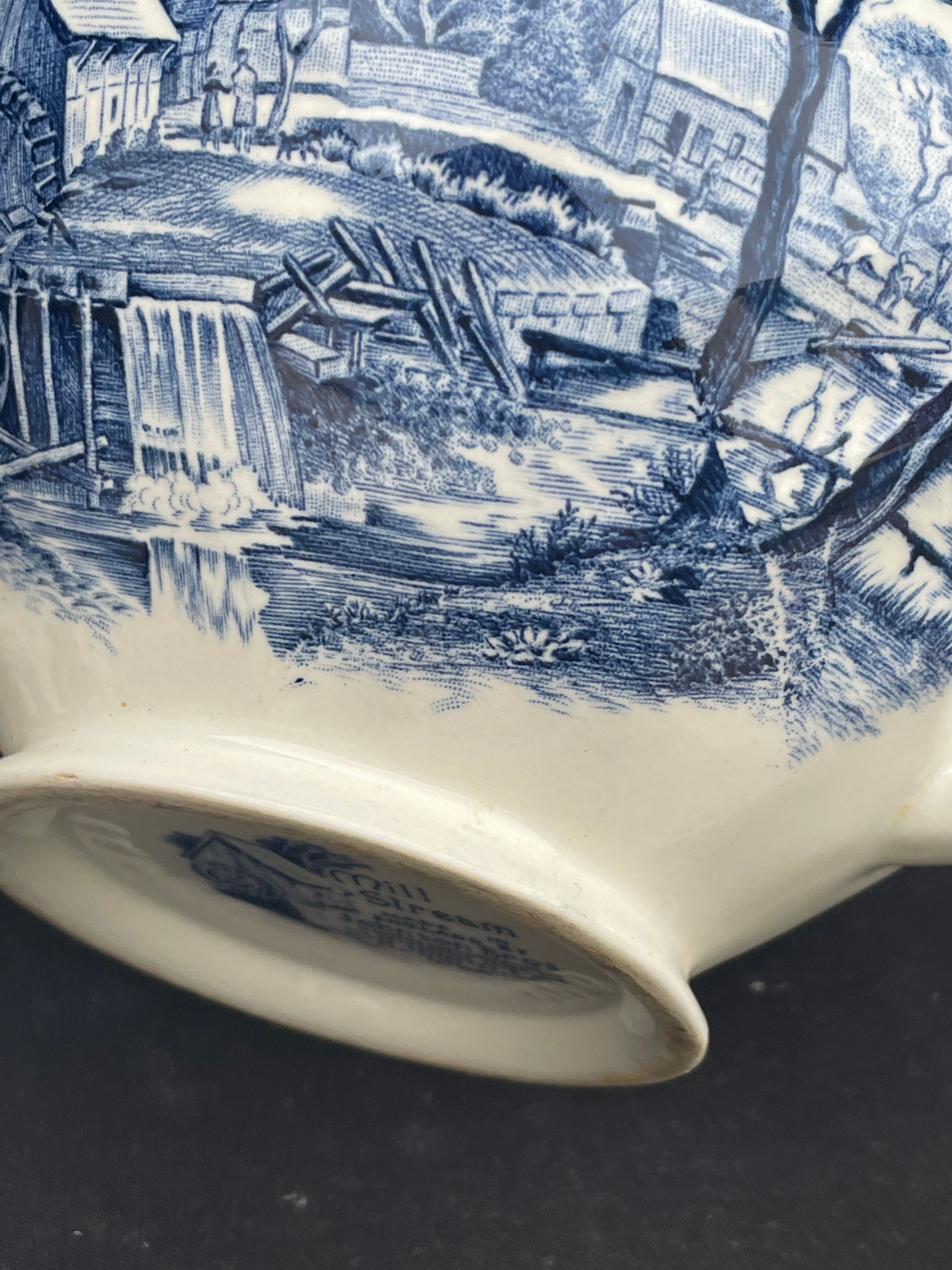 Teapot set and mill stream dish