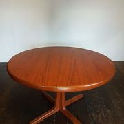 Table by Niels O. Møller forr Gudme Mobelfabrik