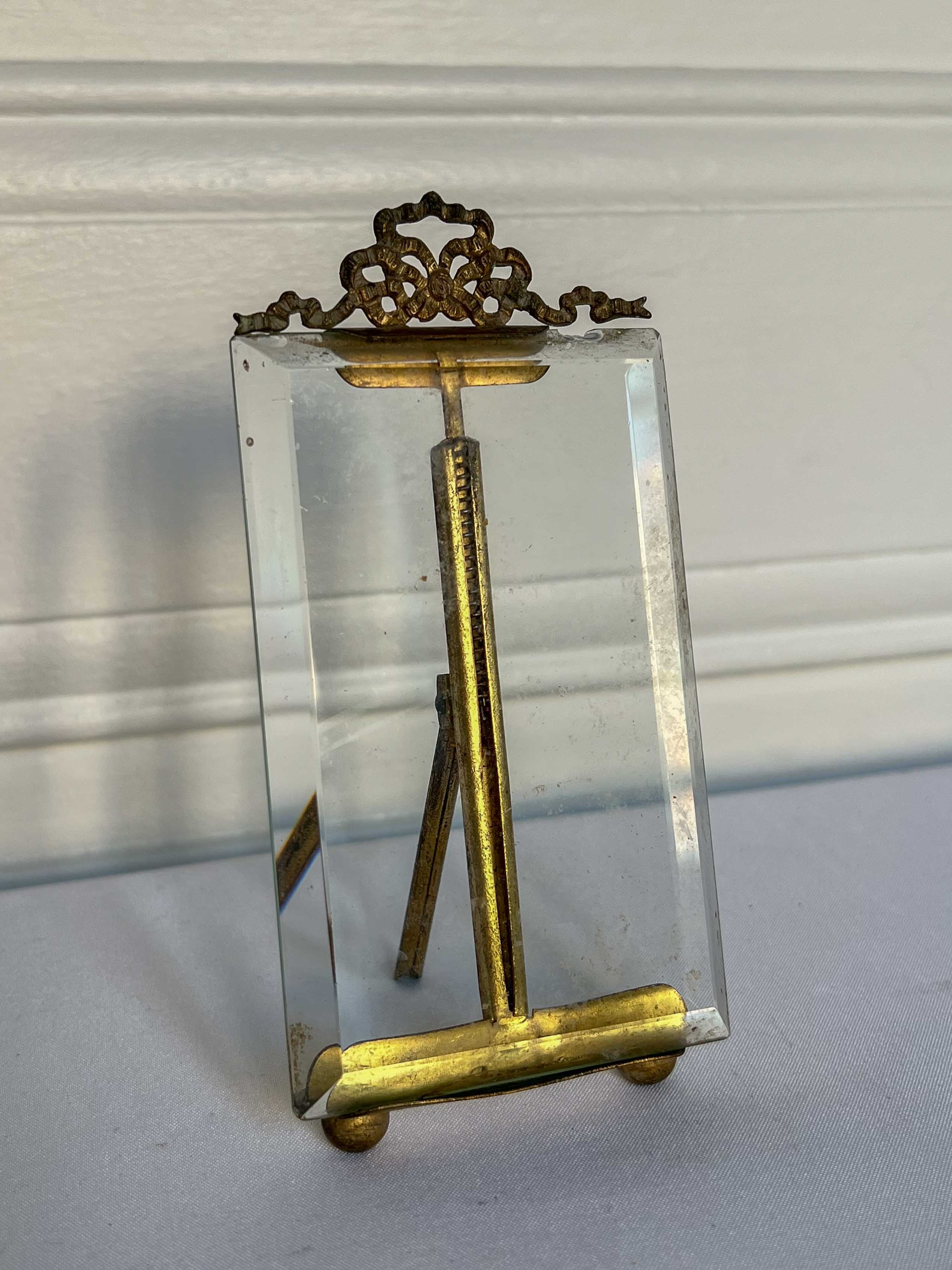 Frame in brass and beveled glass