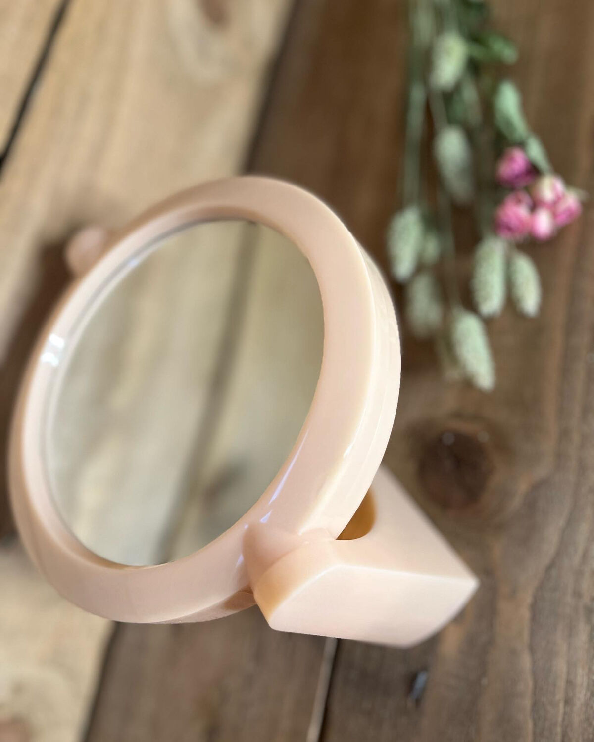 Plastic mirror year 70 round magnifying