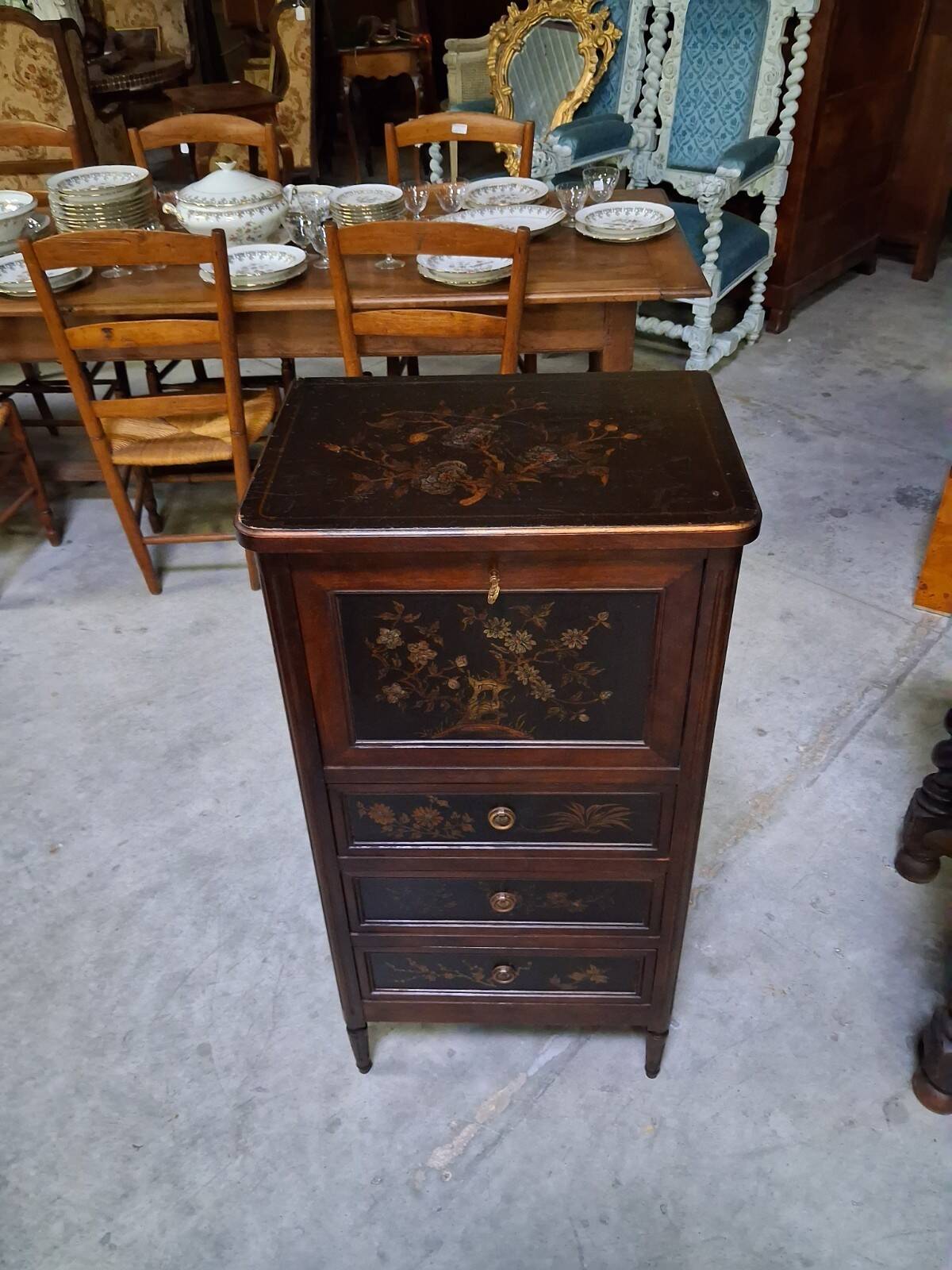 Secretary / wooden cabinet with Chinese lacquer panels