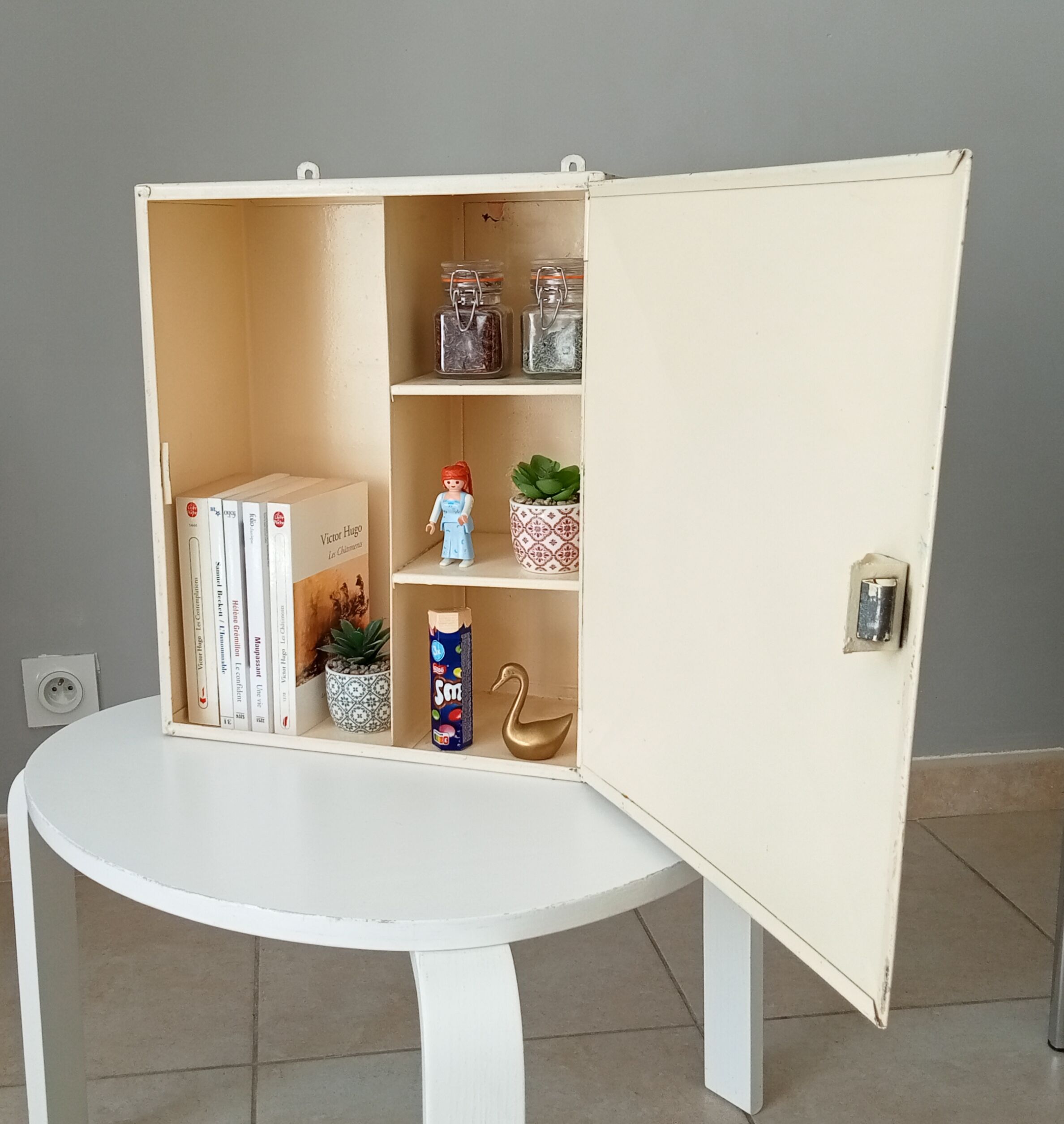 Vintage medicine cabinet 60s/70s