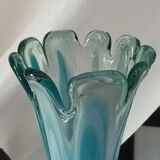 Vase bleu en verre soufflé vintage