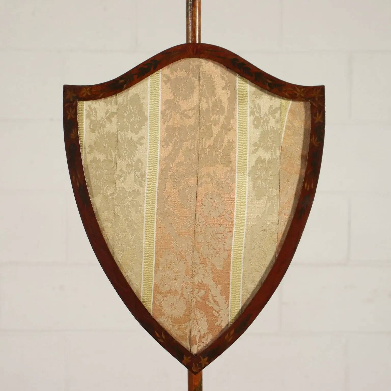 Pair of George IV standing screens in satin wood and fabric, England, 19th century.