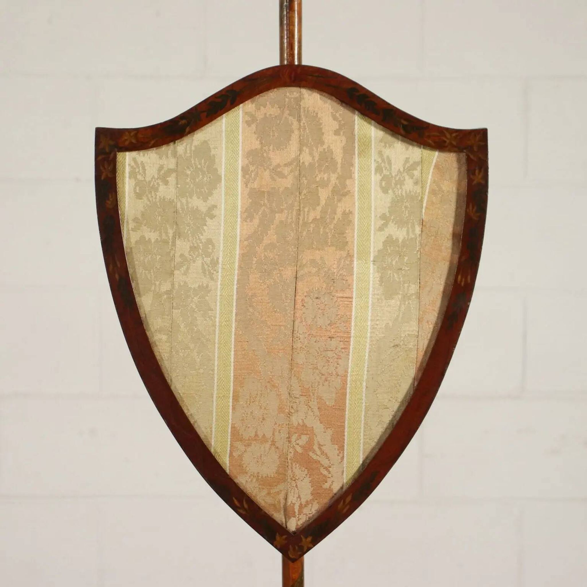 Pair of George IV standing screens in satin wood and fabric, England, 19th century.